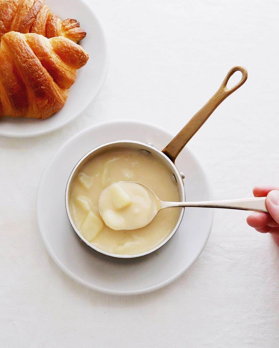 樋口正樹さんのインスタグラム写真 - (樋口正樹Instagram)「Potato soup 🥔 . 朝食のポテトスープ、 ＆クロワッサンつき。 . . #ポテトスープ #朝スープ #スープ #クロワッサン #croissant #potatosoup #vegetablesoup #Ballarini #🥐」9月29日 7時32分 - higuccini