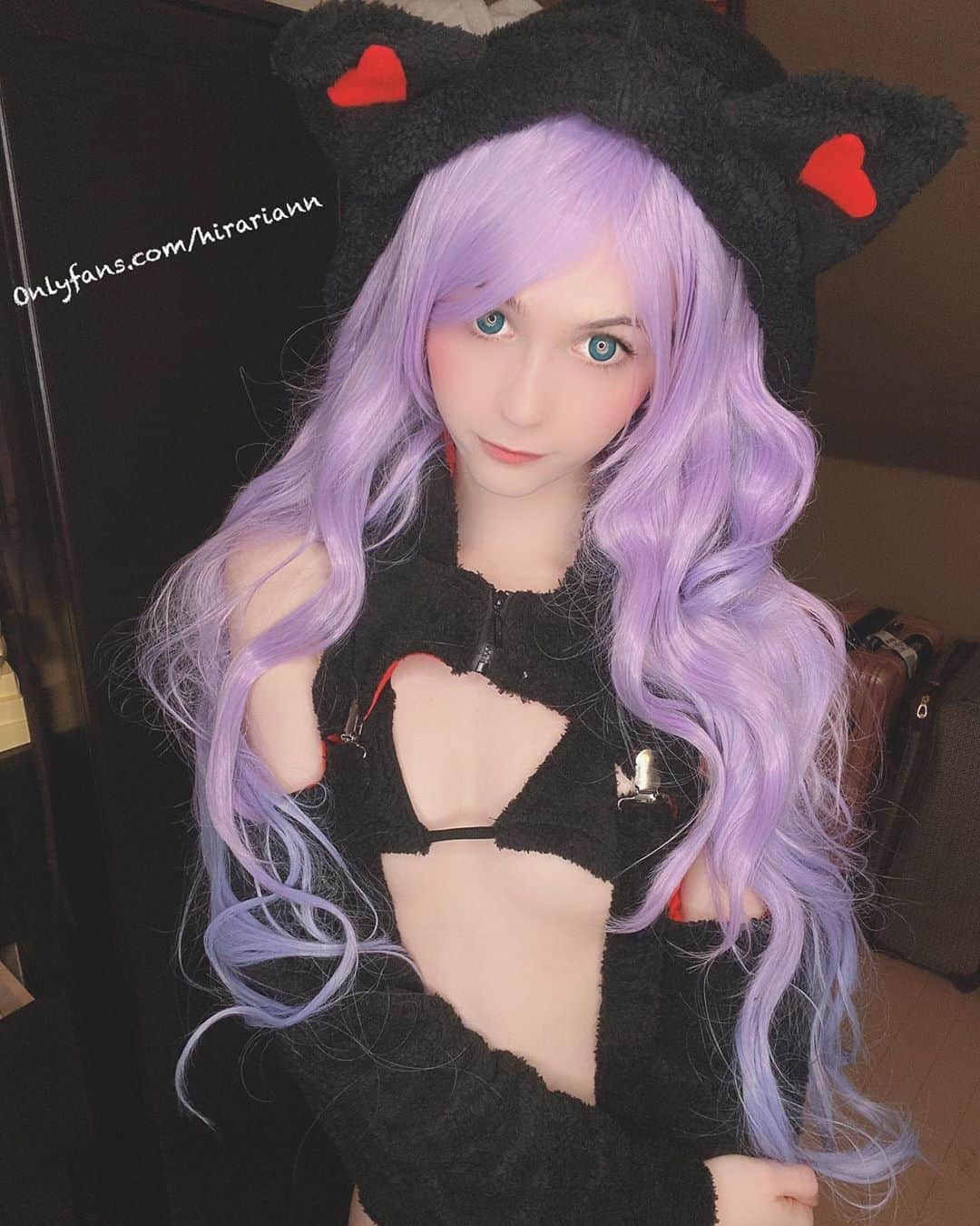 Hirari Ann（ヒラリー アン）さんのインスタグラム写真 - (Hirari Ann（ヒラリー アン）Instagram)「What do you think if my new pajamas? 💕 they are actually soo warm and fluffy 🥰💕 very good for cuddles. 💕  ✨💕the is azur lane’s unicorn wig from @anibiustore 💕 Use my code hirariann to get 15% off 🥰💕」9月29日 7時43分 - hirariann