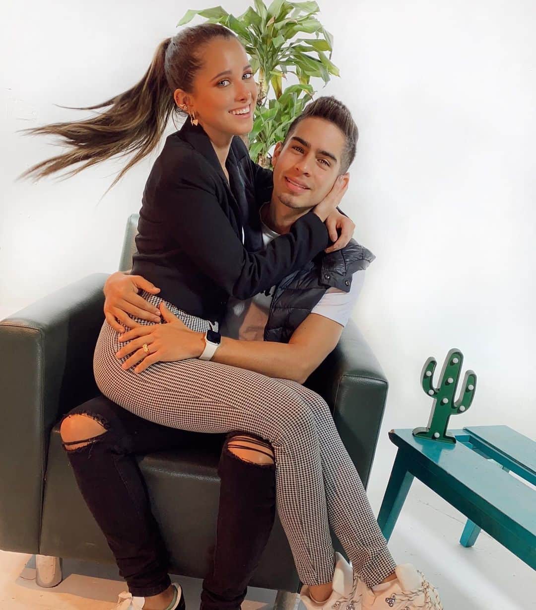 ミッチェル・オルベラのインスタグラム：「Te amo 🤍 @kevinburyoficial」