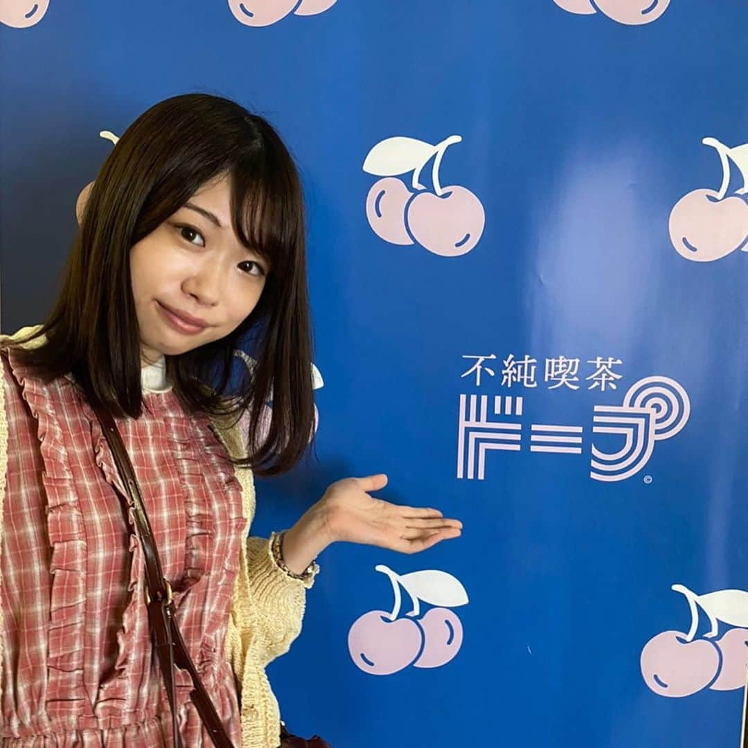 中村菫のインスタグラム：「めちゃ行きたかった不純喫茶ドープ、念願叶って行ってきました！ 純喫茶と言えば、クリームソーダとプリンだよね🍮🍒 見た目も雰囲気も味も期待通りで最高でした...！🤍 夜は喫茶酒場になるそうなので今度は夜も行ってみたいな🌙☁️  今日も投票をおねがいします💐  #不純喫茶ドープ #純喫茶 #クリームソーダ #プリン #ミス医科歯科 #ミスコン」