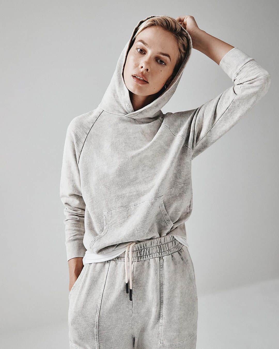 アドリアーノゴールドシュミットのインスタグラム：「The business suit of 2020, our new Cali Hoodie and Nova Sweatpant are likely to replace every single item in your closet.  Shop link in bio.」