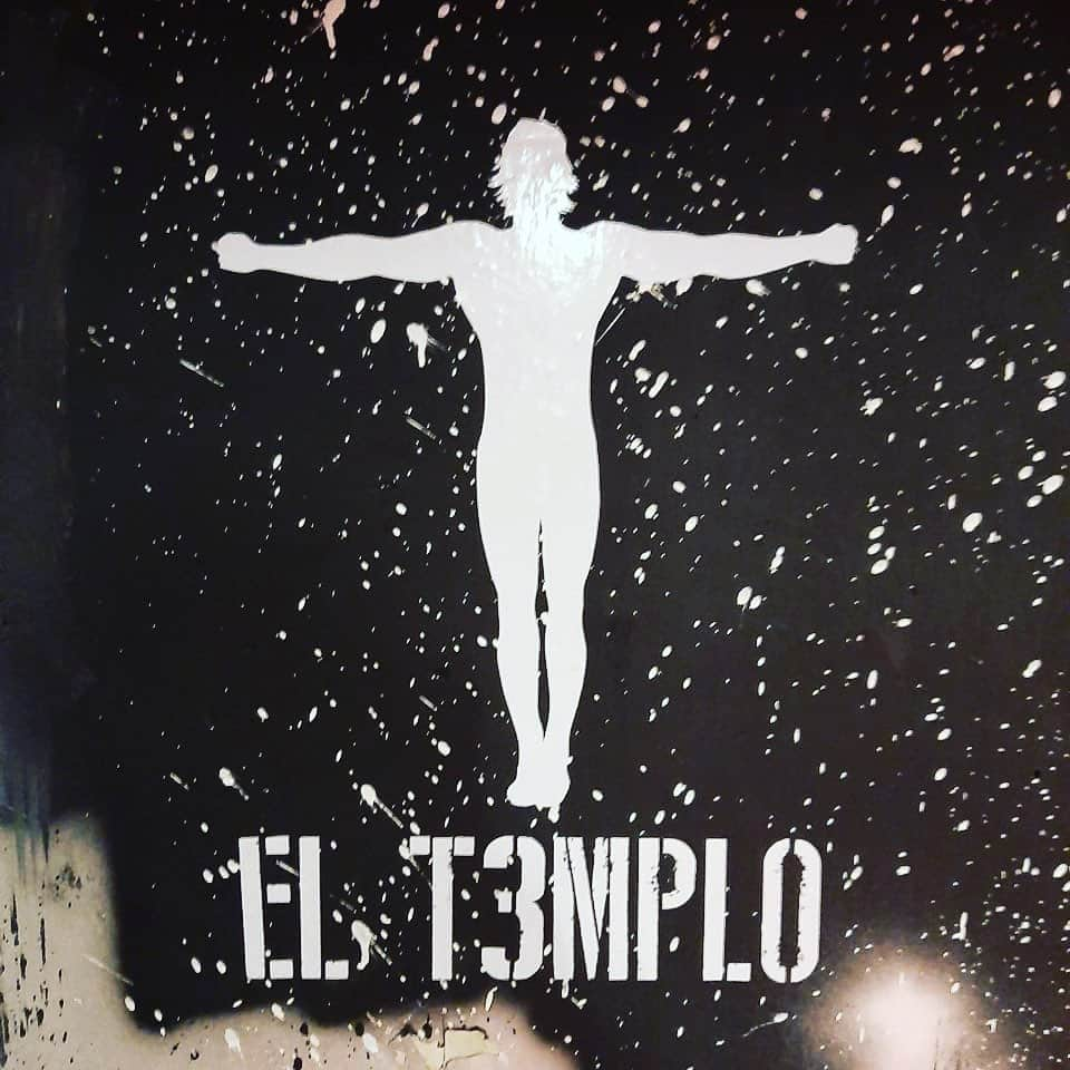 ローマン・ゴンサレスのインスタグラム：「Quiero agradecer la hospitalidad de este Gran Gimnasio y todo su personal por abrirnos las puertas. La verdad no podemos estar en mejor lugar. Dios tiene el control y nos tiene donde el quiere. #teamchocolatito #teiken #wba #wbc #matchroomboxing #dazn #octubre23 #chocovsjiga #diosteama #NoMeSeRajar」