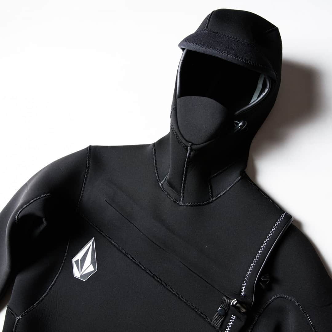 ボルコムのインスタグラム：「🗣️ Last chance! 🚨  Pre-orders for the @volcomsurf 'Modulator' wetsuits ends in 24 hours! 📲  Tap the post, swipe up in the stories or go to vol.cm/wetsuit to order yours NOW! 🏄‍♂️」
