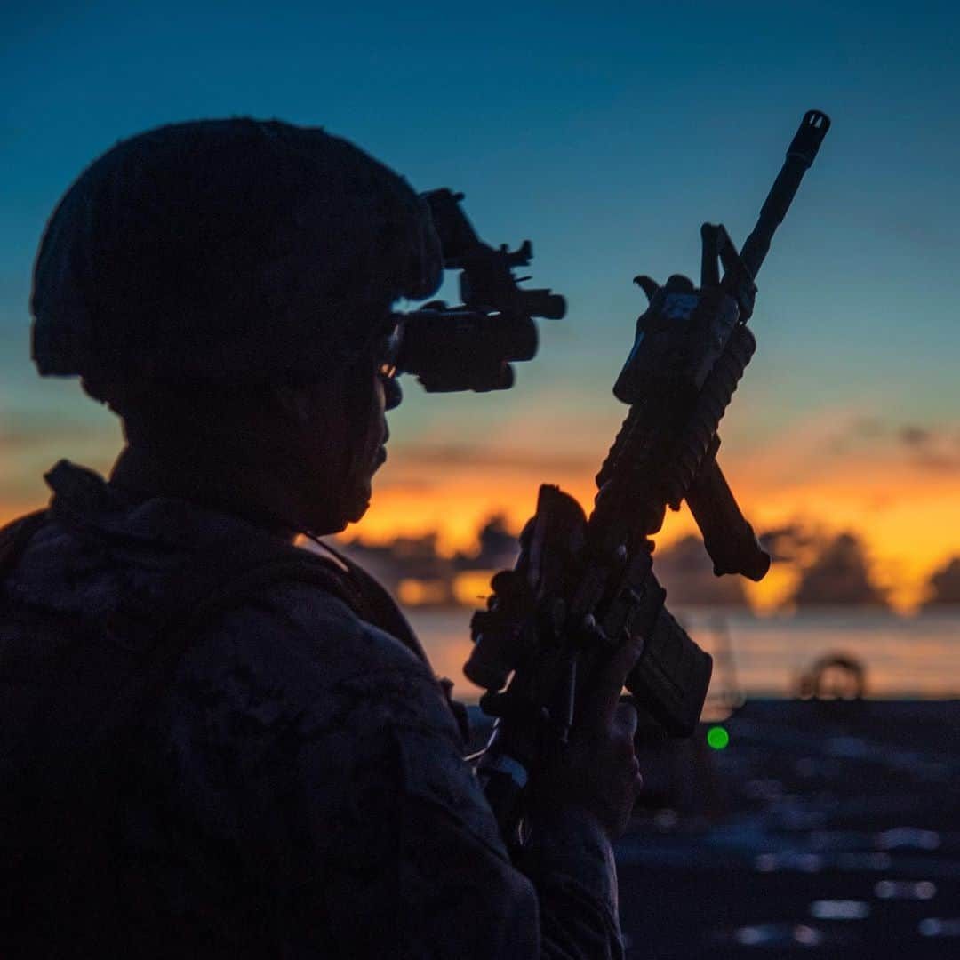 アメリカ海兵隊さんのインスタグラム写真 - (アメリカ海兵隊Instagram)「We Ride At Dawn  A Marine with Battalion Landing Team, @31stmeu prepares to conduct a night shoot aboard #USSNewOrleans in the Philippine Sea.  The MEU and @USNavy amphibious transport dock ship are enhancing operations with allies and partners while serving as a ready response force for a #FreeAndOpenIndoPacific region. (U.S. Marine Corps photo by Lance Cpl. Joshua Brittenham)  #Marines #USMC #Military」9月29日 9時13分 - marines