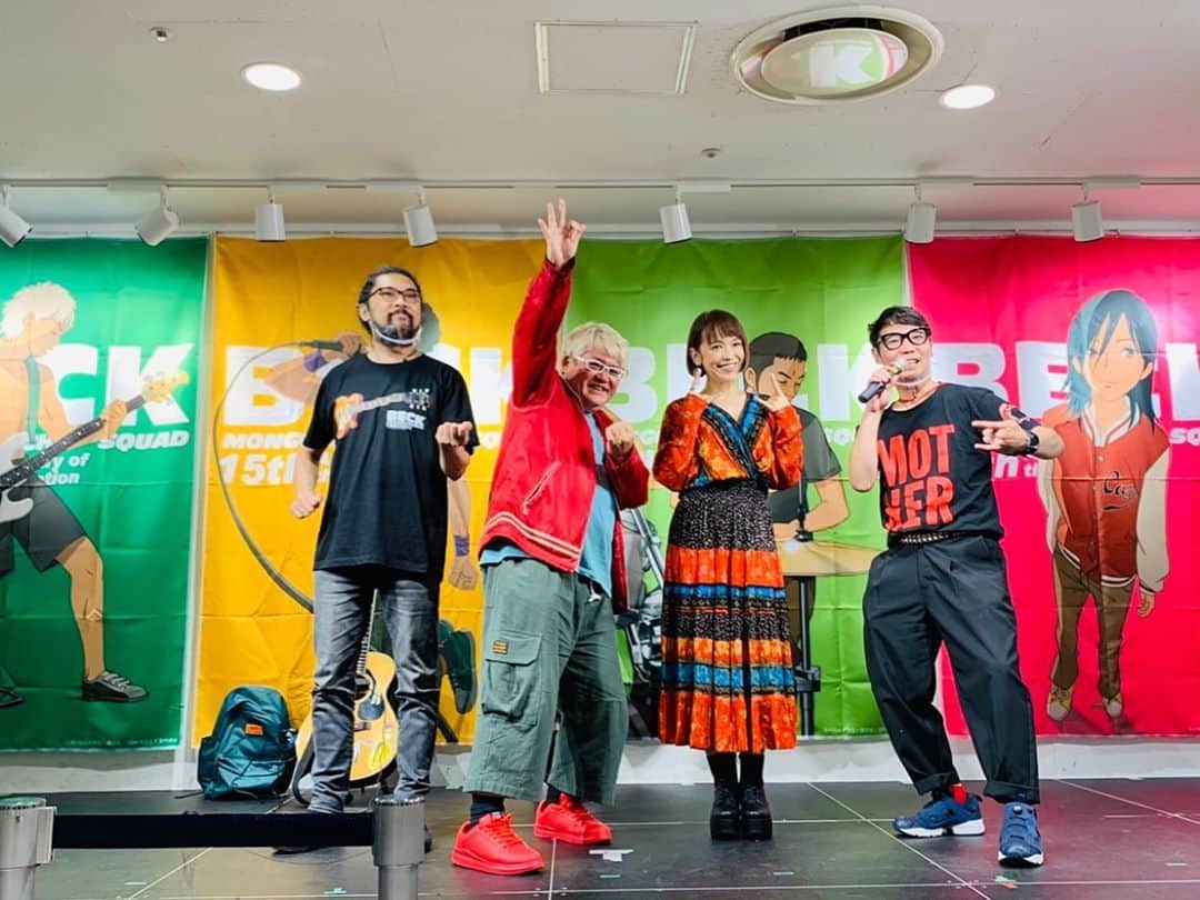 Soweluのインスタグラム：「一昨日行われたアニメBECK15周年記念展トークショー。 元レーベルメイトであり、私が劇中で歌っている『MOON ON THE WATER』を作った日高トオルくんにも久しぶりに会えて本当に嬉しくて✨SENSHO1500さん、監督の小林さんとみんなでのトークは15年前の色んな記憶を辿り音楽的な制作秘話や初めて話す当時のエピソードなど、話しをしてとても楽しい時間でした☆  このレアなトークショー模様が見れる有料配信のチケットが販売開始になったので、プロフィールにリンクを貼ったのでぜひCheckしてみてね😊 10月3日21:00〜配信です♪ ・ ・ ・ #BECK #BECK15周年記念展 #トークショー #animejapan  #talkshow」