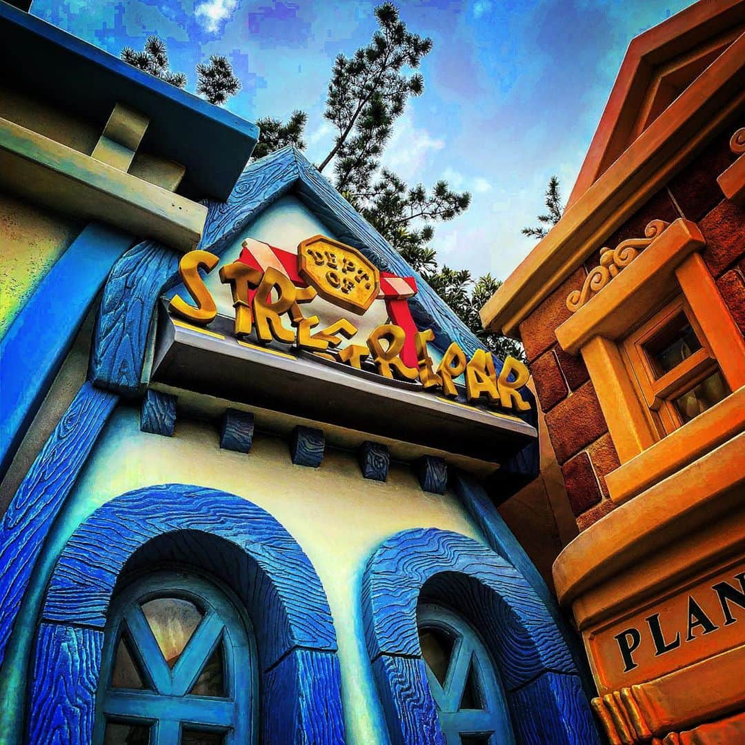 中野向日葵さんのインスタグラム写真 - (中野向日葵Instagram)「#streetrepair #toontown   #tokyodisneysea #tokyodisneyresort #disneysea #disneygram #tokyocameraclub #disney #disneygram #disneyphoto #disneyworld #marmaidlagoon #marmaid #マーメイドラグーン #ディズニーコーデ #ディズニーシー #ディズニー写真部 #ディズニー風景 #disneyprincess #カチューシャ　#ディズニー好きな人と繋がりたい #ディズニーカメラ隊 #アリエル　#likeforlikes #likeforfollow #like4likes #tokyodisneyland #disneyland #toon #cartoon」9月29日 9時20分 - himawaridaa