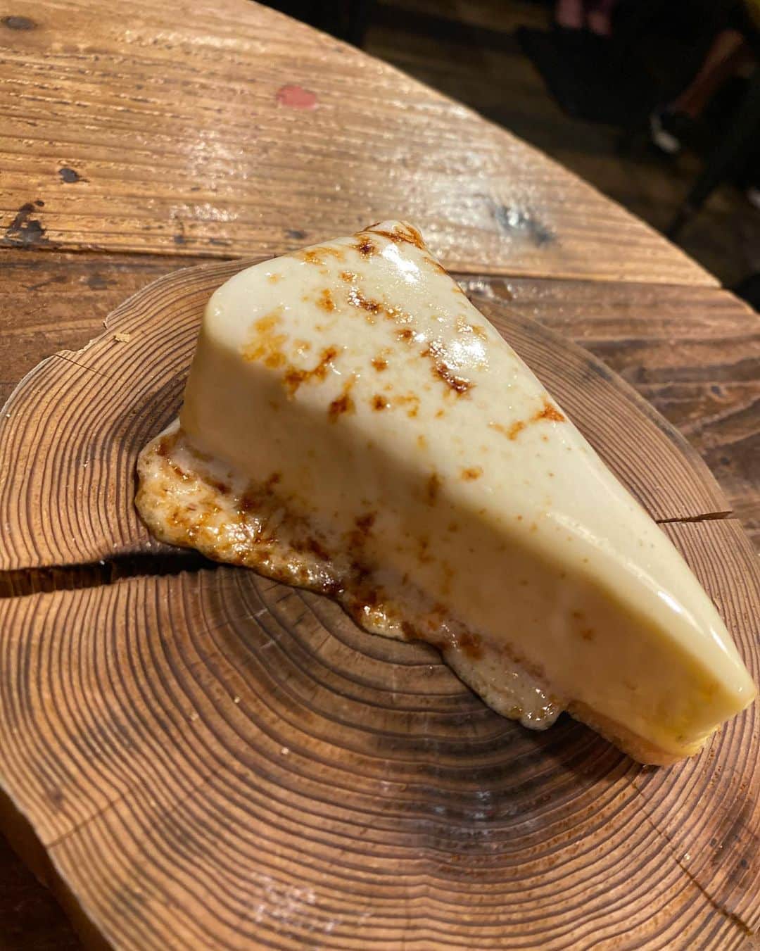 木佐友菜さんのインスタグラム写真 - (木佐友菜Instagram)「･ ･ 見た目も味もたまらんだった〜😋 ･ ･ #チーズケーキ #炙りチーズケーキ #新宿カフェ #新宿グルメ #新宿 #カフェ巡り #インスタフード #スイーツ #美味しい #インスタ映え #instagood #instafood #foodpic #foodporn #cheesecake #sweets #yummy #yummyfood #tokyo #디저트 #먹스타그램 #맛있다그램」9月29日 18時59分 - tomona_kisa