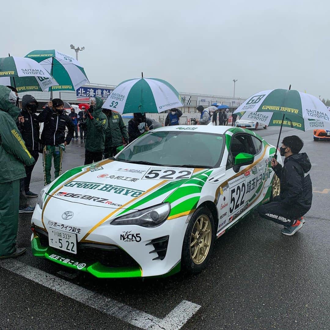 熊林保奈美のインスタグラム：「* . 86BRZ RACE  第4戦  十勝スピードウェイ 応援して頂いた皆様 ありがとうございました！ . クラブマンオープンクラス 522号車　樫村選手 第1ヒート　7位 第2ヒート　6位 スタートも決まって、初入賞！ ルーキー賞を受賞しました😆🏁💚 おめでとうございます🎉 . . プロフェッショナルクラス 160号車 吉田選手 第1ヒート　8位 第2ヒート　24位 521号車 川合選手 第1ヒート　24位 第2ヒート　23位 プロクラスはGTもてぎに続き 悔しい結果となりましたが、 カテゴリーは違えど今週末は 初優勝したGT富士！ ぜひそこで一緒に喜べますように😖👏🏻 . 次戦も埼玉トヨペットGreen Brave の応援を よろしくお願い致します😊💚 . * #86BRZrace #埼玉トヨペット #埼玉トヨペットgreenbrave #GreenBrave #埼玉トヨペットサポーターズ」