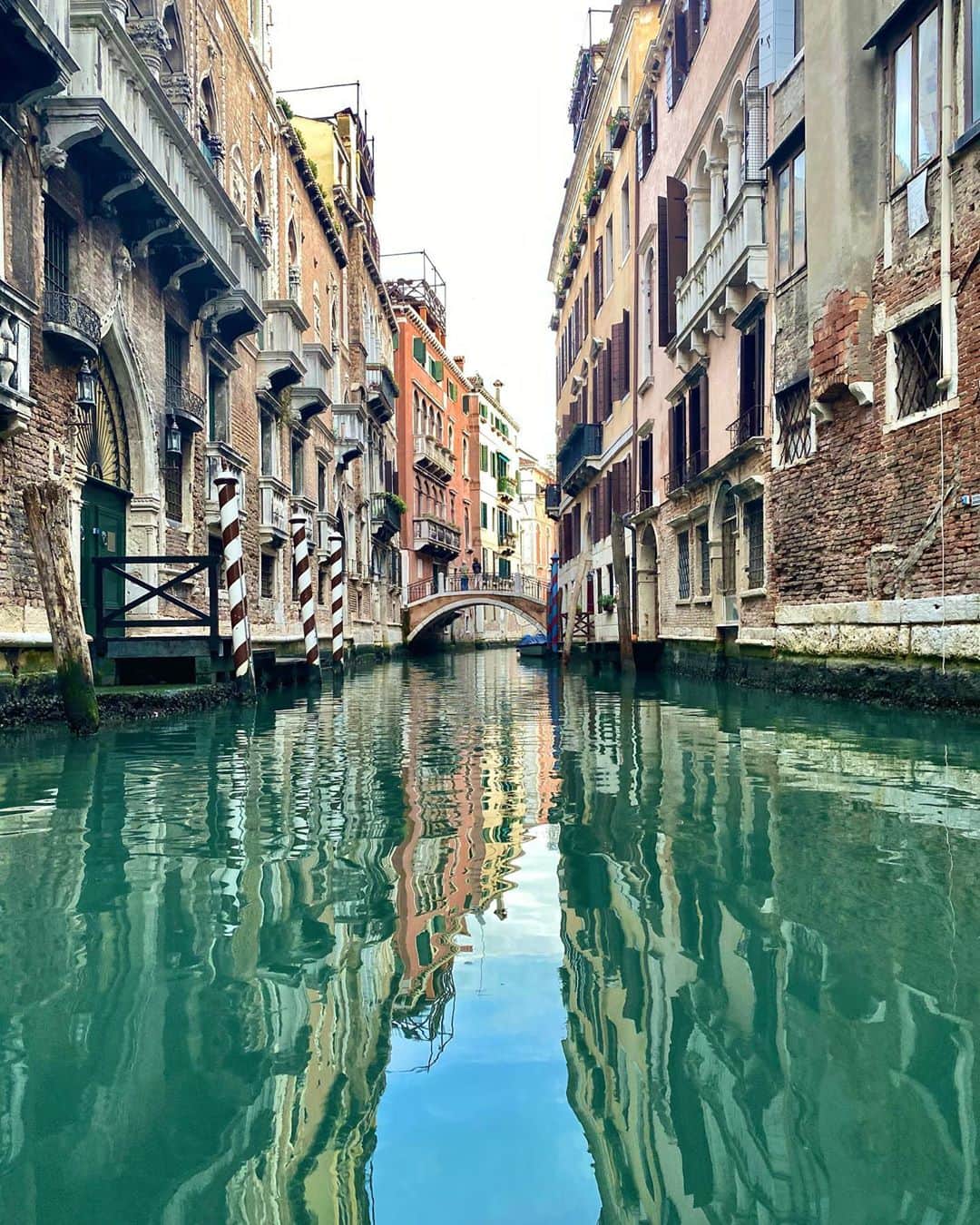 ヨハネス・ヒューブルさんのインスタグラム写真 - (ヨハネス・ヒューブルInstagram)「Postcards from Venice for our moms 💙 #swipe to see Venice」9月29日 18時56分 - johanneshuebl