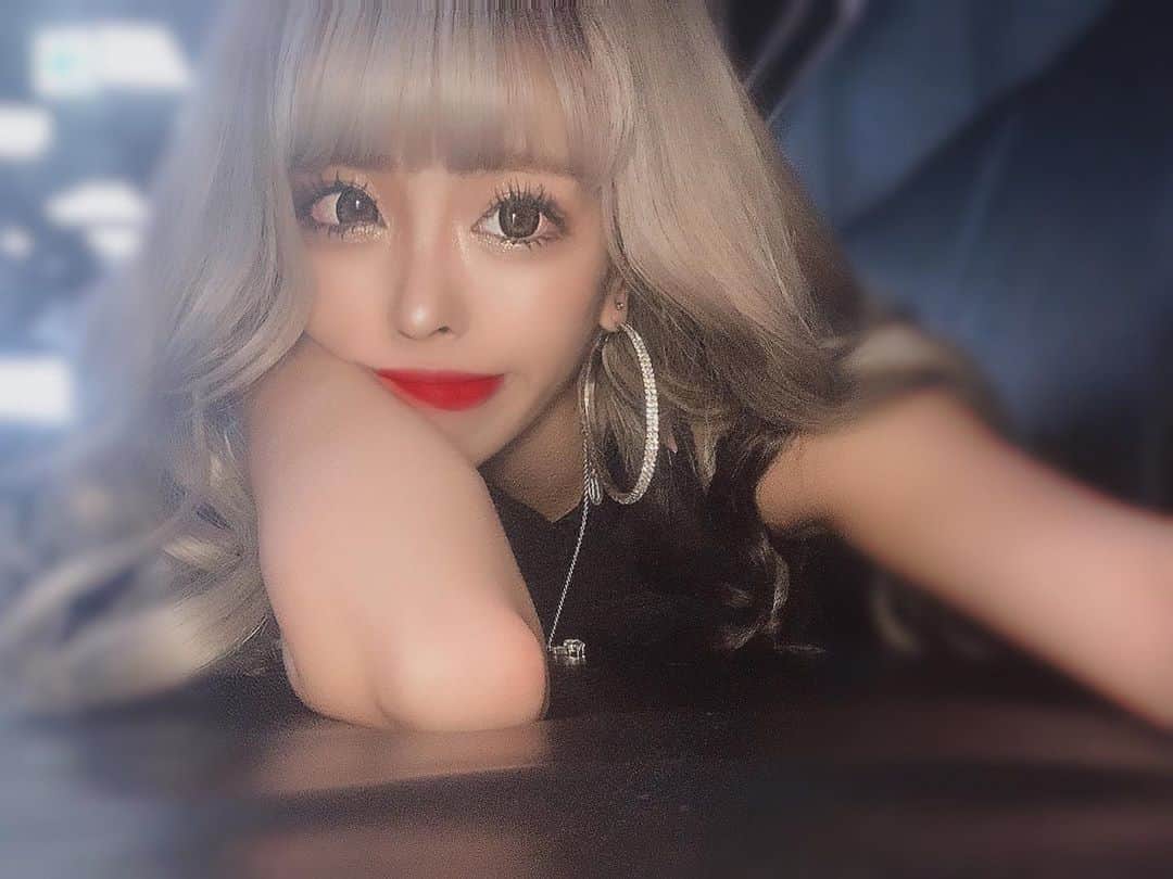 あんじゅのインスタグラム：「♡ ． 今日もレッスン頑張った( ˙³˙ )💫 バーレスクで待ってるぜ( ˙³˙ )💫 ． 来てね来てね来てね〜〜( ˙³˙ )💫 ．  #Burlesque #バーレスク #バーレスク東京 #大阪 #バーレスク大阪 #北新地 #六本木 #キャバ嬢 #ホスト #歌舞伎町 #ダンサー #Japanesegirl #自発ください  #水着ギャル #グラビア  #金髪女子 #ギャル #加工厨 #ジャニオタ #スレンダー #エロ可愛い #ビキニギャル #撮影会 #雰囲気好きな人いいね #自撮り界隈 #1mmでもいいなと思ったらいいね #被写体  #インナーカラー #水着 #童顔女子」