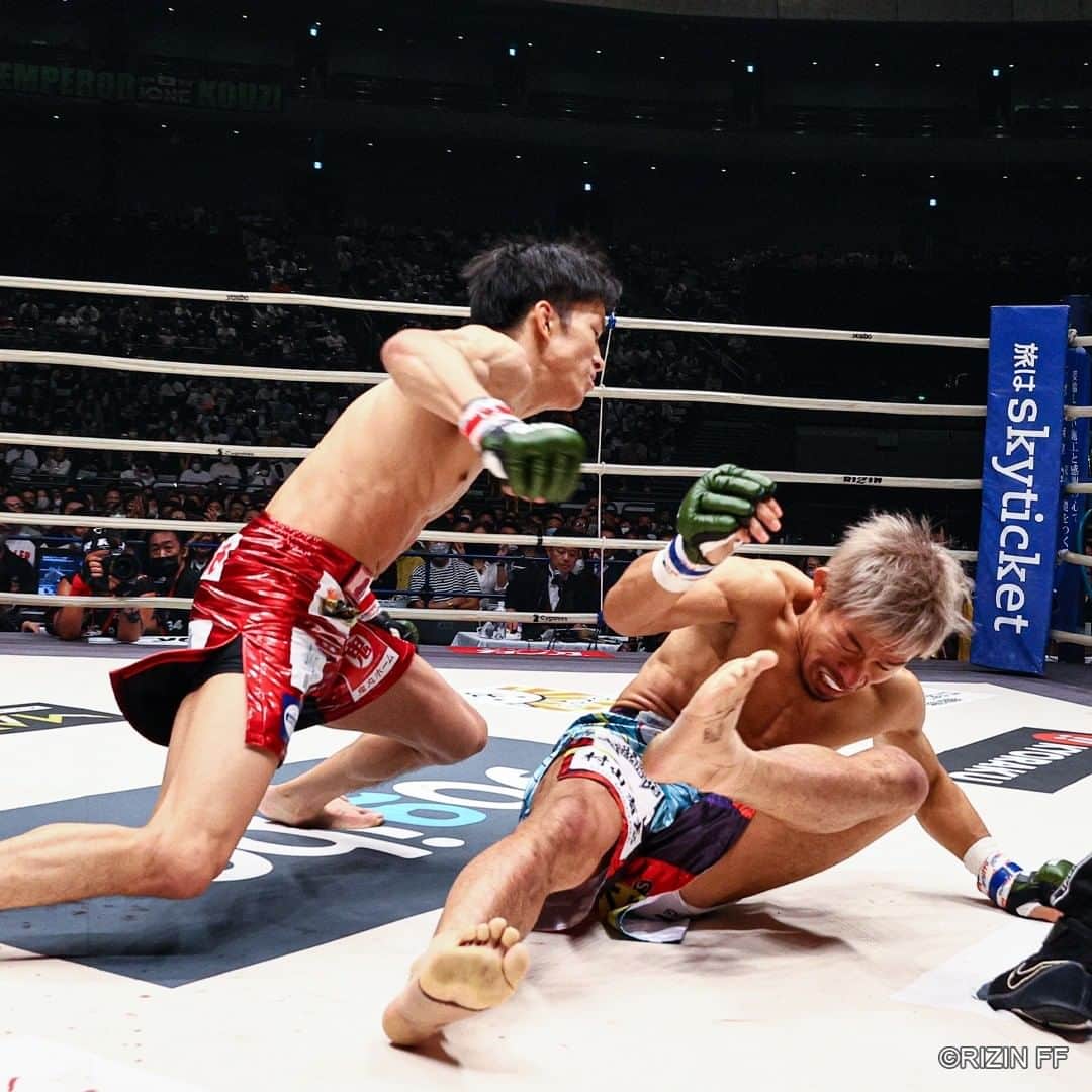 RIZIN FF OFFICIALさんのインスタグラム写真 - (RIZIN FF OFFICIALInstagram)「Yogibo presents RIZIN.24 -PLAYBACK PHOTOS- [Match.10] . Kai Asakura defeats Shoji by TKO (Referee Stoppage：Ground　Kick) 2:37 of Round 1 . #RIZIN #RIZIN24 #MMA #総合格闘技 #さいたまスーパーアリーナ #朝倉海 #昇侍」9月29日 19時01分 - rizin_pr