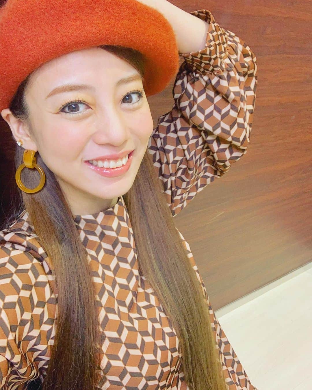 あびる優さんのインスタグラム写真 - (あびる優Instagram)「すっかり秋だね🥺🍂☺️🍁 今年初のベレー帽🍄🌰  #make#makeup#hair#hairstyle#haircolor#straighthair#selfie#メイク#メイクアップ#ヘアー#ヘアカラー#ヘアスタイル#ベレー帽#秋だね#🍁#💄」9月29日 19時04分 - yuabiru74