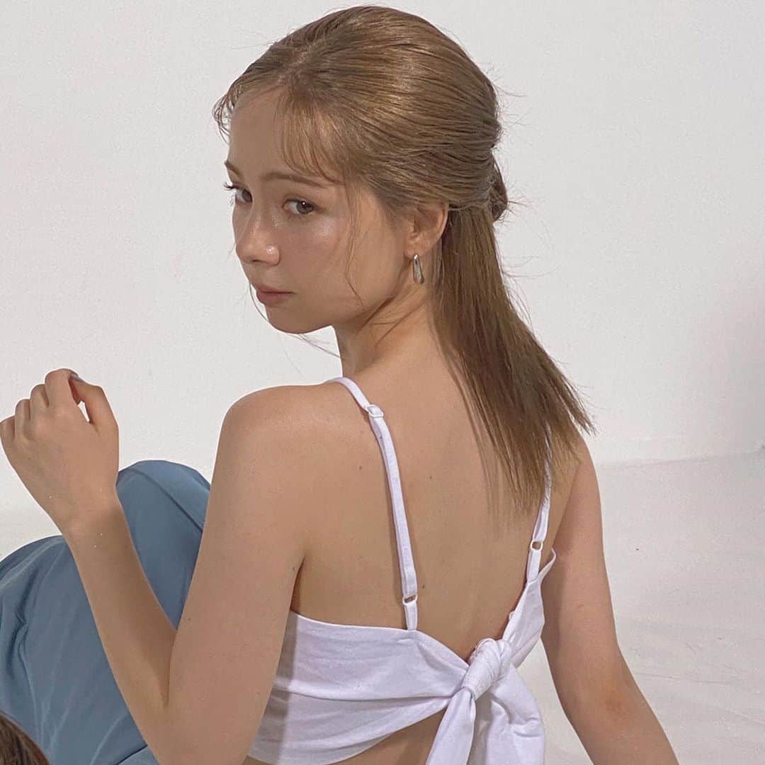 柴田あやなのインスタグラム：「@ar_magazine 発売中です❤︎せくしーばた  今日ついに秋服を買い足した！全て買い物をオンラインで済ます私が買い物に出向きました。事件。 snidelで全く買う気なかったパンツおすすめされて本命のトップスとともに試着したら… 最高すぎてまんまと買ってしまった。 購入品は着てるところ近々撮って載せます🙌🏻低身長の人の参考になればhappy〜！」