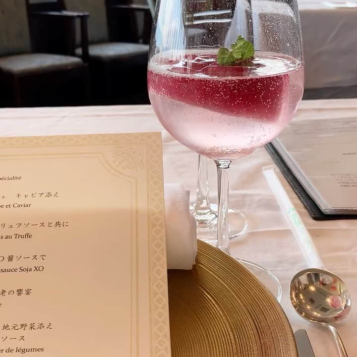 のインスタグラム：「みなさんこんにちは😊🍁 本日は、ブライダルスタッフも おすすめ🎶 当館のフレンチコースをご紹介します❣️ 大切な人と　大切なひとときに💫 ご用命ください👨‍🍳  #橿原神宮挙式#大神神社挙式 #神前挙式#和婚 . #thekashihara  #橿原ロイヤルホテル . #weddingparty #披露#橿原神宮#大神神社  #橿原神宮挙式#大神神社挙式 #神前挙式#和婚  #thekashihara  #橿原ロイヤルホテル  #weddingparty #披露宴 #食事会ウェディング  #披露宴会場 #披露宴演出 #披露宴レポ  #奈良#wedding  #japanwedding  #weddingparty  #挙式#前撮り#和装 #ならよめ #プレ花嫁#関西プレ花嫁 #日本中のプレ花嫁さんと繋がりたい  #marryxoxo #marry花嫁 #ウェディングニュー」