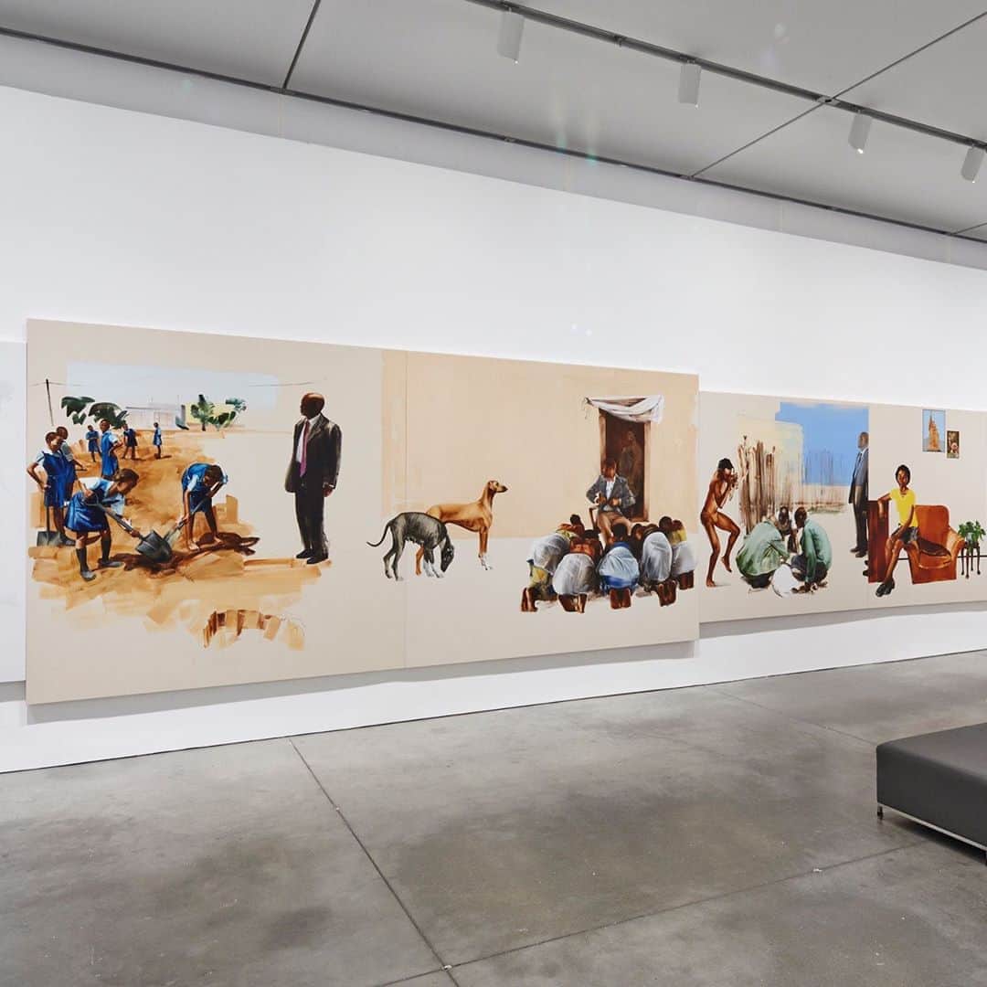 のインスタグラム：「#MelekoMokgosi: “Meleko Mokgosi: Democratic Intuition” opens today at Gagosian, Britannia Street, London. This is Mokgosi’s first ever solo exhibition in the United Kingdom and Europe.  Born and raised in Botswana, Mokgosi came to the United States in 2003 to pursue his studies in visual art and theory. After completing “Pax Kaffraria” (2010-14) a painting cycle on the concept of the nation-state, he embarked on a new eight-chapter epic "Democratic Intuition" — which, as the title suggests, confronts some of the contradictions that dwell at the heart of modern democracy.   Drawing on his own extensive research and archival photographs, Mokgosi uses the strategies of cinematic framing and montage and the lessons of history painting to storyboard in meticulous detail scenes from the narrative of postcolonial southern Africa—right down to the last, seemingly spontaneous, brushstroke. Out of this long and detailed research process, which for some chapters took years, a parade of finely drawn characters emerges out of raw canvas, portraying the asymmetries of power that underscore the traditional divisions of labor. Follow the link in our bio to learn more about the exhibition. __________ #Gagosian Meleko Mokgosi, “Exordium,” 2015 © Meleko Mokgosi」