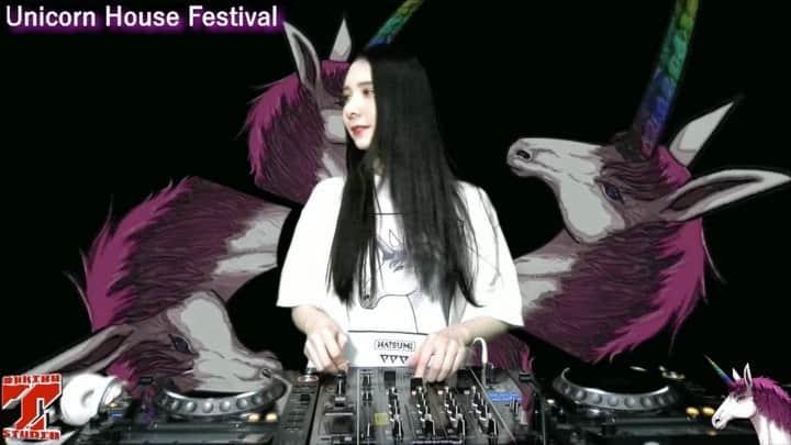 DJ NATSUMIのインスタグラム：「🦄LIVE STREAM🏠 NATSUMI Presents Unicorn House Festival Live stream on Twitch🔎djnatsumi_jpn . Please check my YouTube channel😊 ✅Search → 【DJ NATSUMI Japan】 Upload to this live 8h full movie🎥 . この間のLiveフェスのアーカイブをYouTubeに 2つに分けてアップしました！！8時間フル🔥 良かったら👍ボタンとチャンネル登録お願いします🙏」