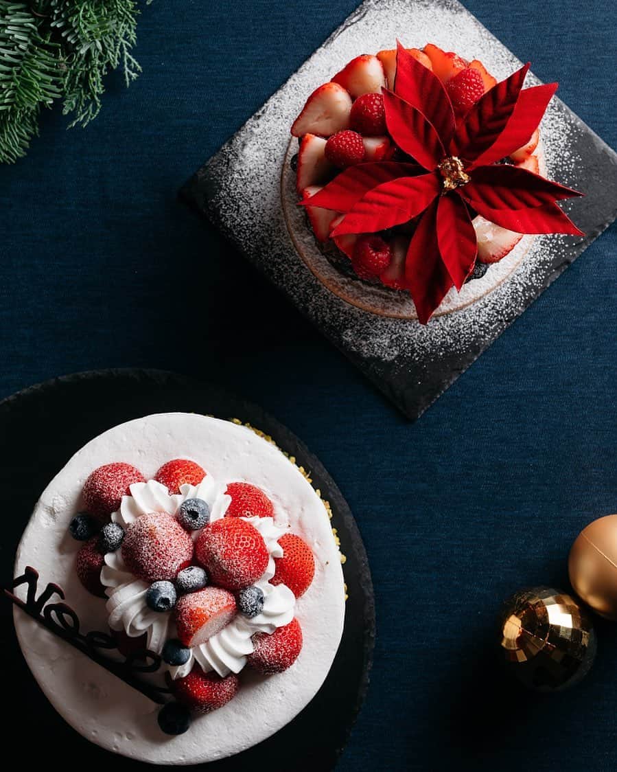 新横浜プリンスホテルさんのインスタグラム写真 - (新横浜プリンスホテルInstagram)「. ＼クリスマスケーキ 10/1(木)ご予約スタート🎄✨／ 今年のクリスマスケーキはお決まりですか？きめ細かく上品な味わいの生クリームと糖度の高いあまおうの組み合わせが絶妙な「ロイヤルショート」や、2～3名さまで召しあがるのにぴったりなこだわりのチョコレートを使用した「ショコラベリー」など、新横浜プリンスホテルでは4種類のクリスマスケーキをご用意しております。 . . . . #新横浜プリンスホテル#プリンスホテル#新横浜#横浜#ホテル#みなとみらい#クリスマスケーキ #クリスマス#ケーキ#フェルクリン#チョコレート#チョコレートケーキ#スイーツ#ホテルスイーツ#いちご#あまおう#ケーキ#ショートケーキ #shinyokohamaprincehotel#princehotel#shinyokohama#yokohama#hotel #christmascake #christmas#xmas#chocolatecake#cake#cakes #strawberry」9月29日 19時37分 - shinyokohamaprincehotel
