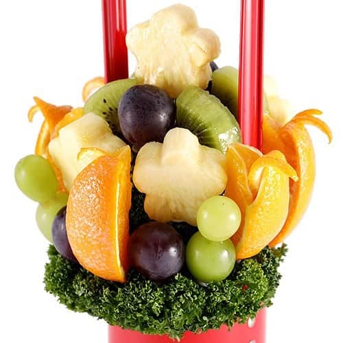 Fruit-bouquets.comのインスタグラム：「【5種類のフルーツ】 Fleurette(フルーレット) . 5種類のフルーツそのままの美味しさを楽しめる かわいらしいデザインのフルーツブーケ💐 . 秋が旬のシャインマスカットや巨峰、 その他にもパイナップルやオレンジ、キウイ と みずみずしく大人気のフルーツを使用しています🍍🥝 . 1〜2人でも楽しめるXS サイズ(※)限定商品✨ . #フルーツブーケ #プレジール #フルーツ #花束  #西千葉 #フルーツケーキ #果物 #手土産 #サプライズケーキ #お祝い #記念日 #贈り物  #パーティー #フルーツギフト #果物大好き  #サプライズプレゼント #パーティーギフト  #インスタ映え #インスタ映えスイーツ  #スイーツ #ギフト #おうち時間 #巨峰  #インスタ映えケーキ #サプライズ #プレゼント  #フォトジェニック #ホームパーティー  #シャインマスカット」