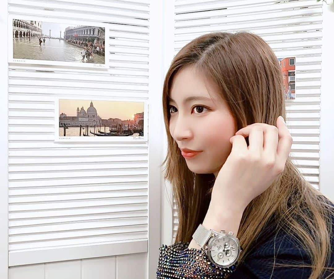 のインスタグラム：「. ついこの間までノースリーブを着ていましたが、 一気に涼しくなり長袖の季節ですね！  季節の変わり目、皆様体調をくずされませんよう お元気でお過ごしください😌  そして可愛い時計、@loborjapanからいただきました😊 シルバーとブルーという私の好きな組み合わせ🥰  こちらもクーポンコードを発行して頂き、 ご使用で10パーセントオフになりますのでぜひお使いくださいませ😊 【rurulih】 (クーポン使用期限は1年間)  #lobor #ロバー #腕時計 #時計 #手元倶楽部」