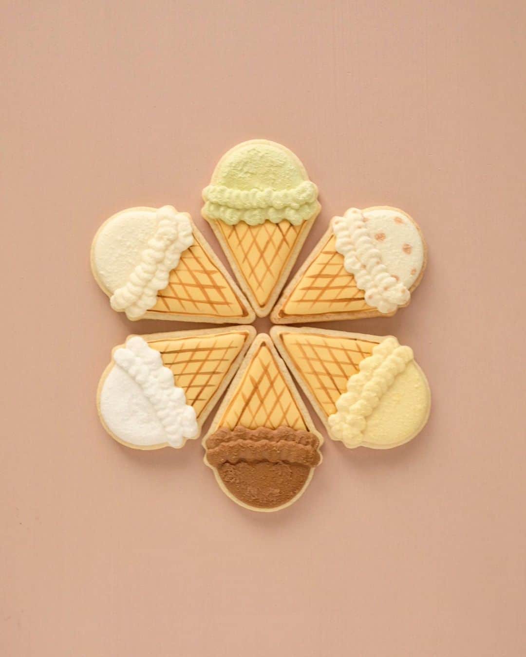 KUNIKAのインスタグラム：「Ice cream ferris wheel🍨🎡﻿ ﻿ #artofkunika」