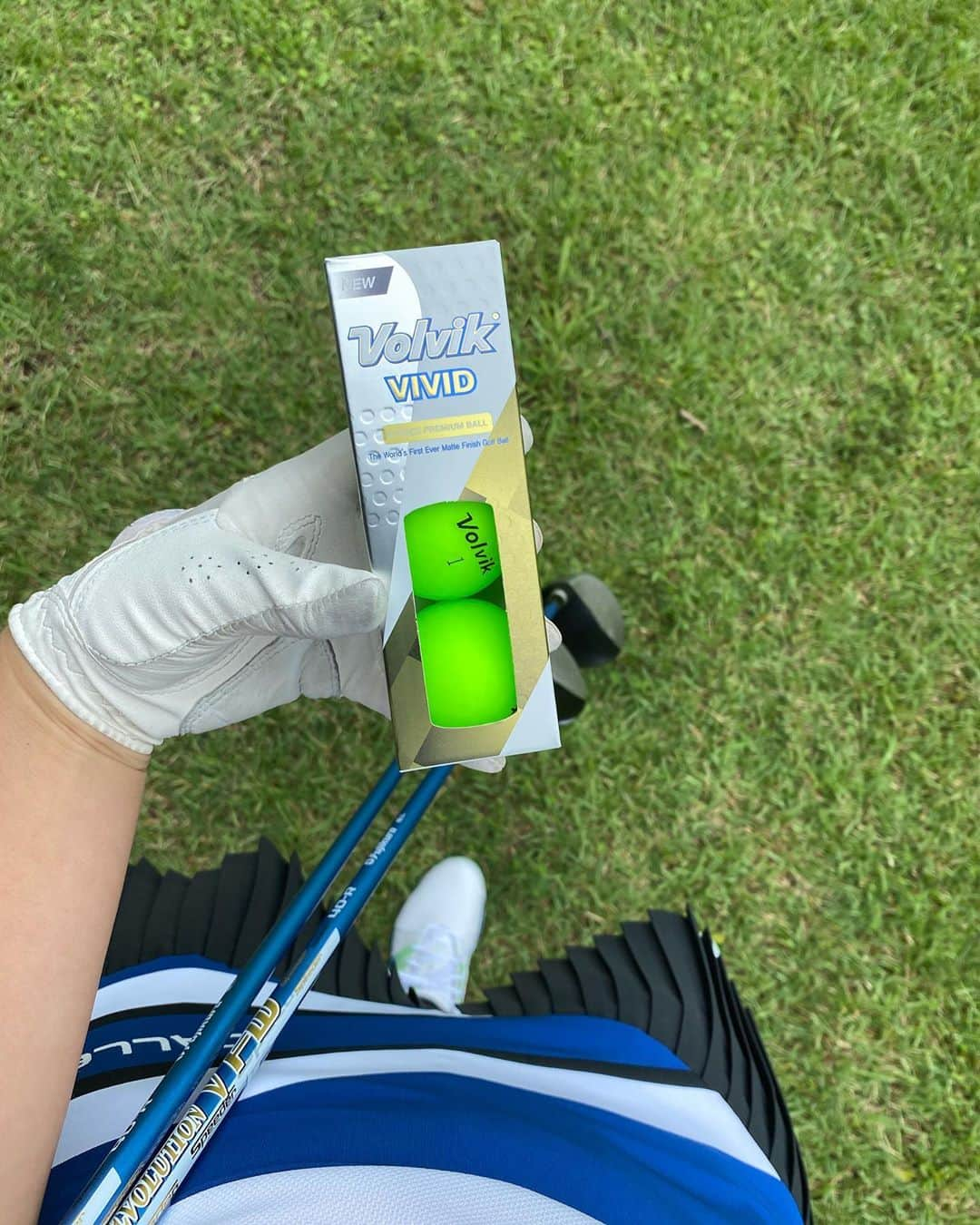 西野沙瑛さんのインスタグラム写真 - (西野沙瑛Instagram)「私の大好きなボール⛳️ @volvik_golf.jp  蛍光だからコースでもみやすいし 飛距離でるしパターのタッチが合いやすい☺️ マットボールはおしゃれだよね🥰  #ゴルフ女子 #ゴルフ男子 #ゴルフコーデ #スポーツ女子  #ゴルフウェア #スポーツ #golf #골프 #골프스타그램 #골프장 #라운드 #골프스윙 #골프사랑 #골프레슨 #아이언샷 #스크린골프  #トレーニング #トレーニング女子 #筋トレ #筋トレ女子 #golfstagram #golfswing #girlsgolf @victoriagolf_ochanomizu @victoriagolf_shinjuku」9月29日 19時41分 - sae_golf