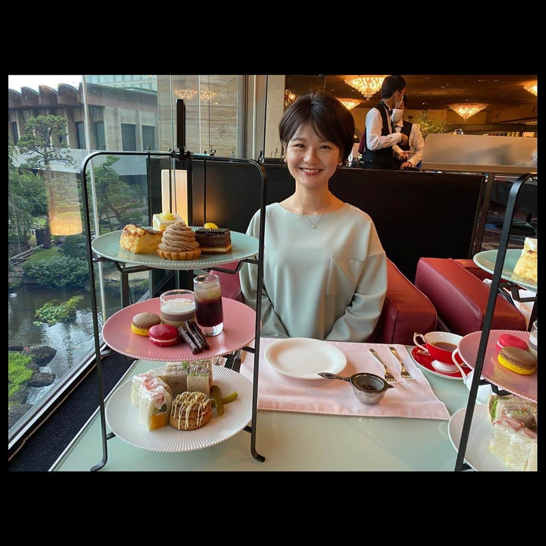 桜帆ゆかりさんのインスタグラム写真 - (桜帆ゆかりInstagram)「✨🍁🍐秋のafternoon tea🍇🌰✨ 色味も綺麗でちょこちょこ摘みながら至福の時😇  ◉綺麗なお庭に癒されながら、ななちゃんと楽しいひととき🙈💕今年もなーちゃんと栗食べれた🤤  ◉ピエールエルメコラボのアフタヌーンティー、NATURAglamで前後のヒカリ先生と🧘‍♀️✨受験時代、懐かしい話題で盛り上がりました✨今度ヒカリさんの夜のヨガ受けに行きまーす🙈  また来月よりNATURA glam経堂の日曜13時30分レッスンが復活となりまして、 9時30分〜/13時30分〜の2レッスンとなります🤩  お時間合えばぜひ日曜日お体動かしましょうーー♬  #afternoontea  #秋　#栗とぶどう　#pierreherme」9月29日 19時51分 - chahoroo93