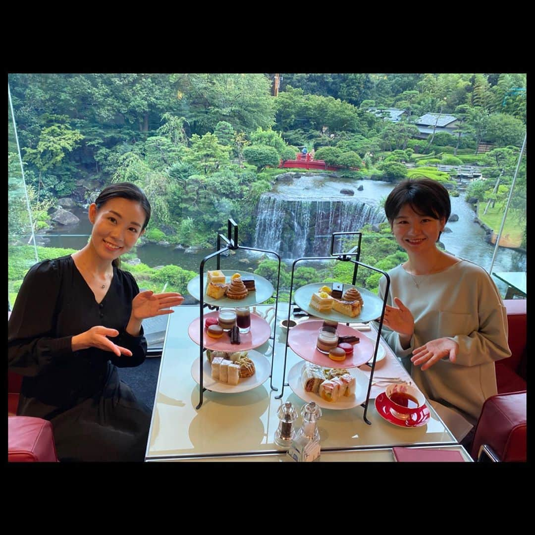 桜帆ゆかりさんのインスタグラム写真 - (桜帆ゆかりInstagram)「✨🍁🍐秋のafternoon tea🍇🌰✨ 色味も綺麗でちょこちょこ摘みながら至福の時😇  ◉綺麗なお庭に癒されながら、ななちゃんと楽しいひととき🙈💕今年もなーちゃんと栗食べれた🤤  ◉ピエールエルメコラボのアフタヌーンティー、NATURAglamで前後のヒカリ先生と🧘‍♀️✨受験時代、懐かしい話題で盛り上がりました✨今度ヒカリさんの夜のヨガ受けに行きまーす🙈  また来月よりNATURA glam経堂の日曜13時30分レッスンが復活となりまして、 9時30分〜/13時30分〜の2レッスンとなります🤩  お時間合えばぜひ日曜日お体動かしましょうーー♬  #afternoontea  #秋　#栗とぶどう　#pierreherme」9月29日 19時51分 - chahoroo93