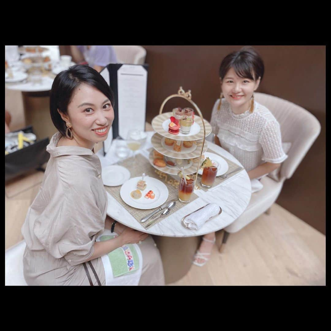 桜帆ゆかりさんのインスタグラム写真 - (桜帆ゆかりInstagram)「✨🍁🍐秋のafternoon tea🍇🌰✨ 色味も綺麗でちょこちょこ摘みながら至福の時😇  ◉綺麗なお庭に癒されながら、ななちゃんと楽しいひととき🙈💕今年もなーちゃんと栗食べれた🤤  ◉ピエールエルメコラボのアフタヌーンティー、NATURAglamで前後のヒカリ先生と🧘‍♀️✨受験時代、懐かしい話題で盛り上がりました✨今度ヒカリさんの夜のヨガ受けに行きまーす🙈  また来月よりNATURA glam経堂の日曜13時30分レッスンが復活となりまして、 9時30分〜/13時30分〜の2レッスンとなります🤩  お時間合えばぜひ日曜日お体動かしましょうーー♬  #afternoontea  #秋　#栗とぶどう　#pierreherme」9月29日 19時51分 - chahoroo93