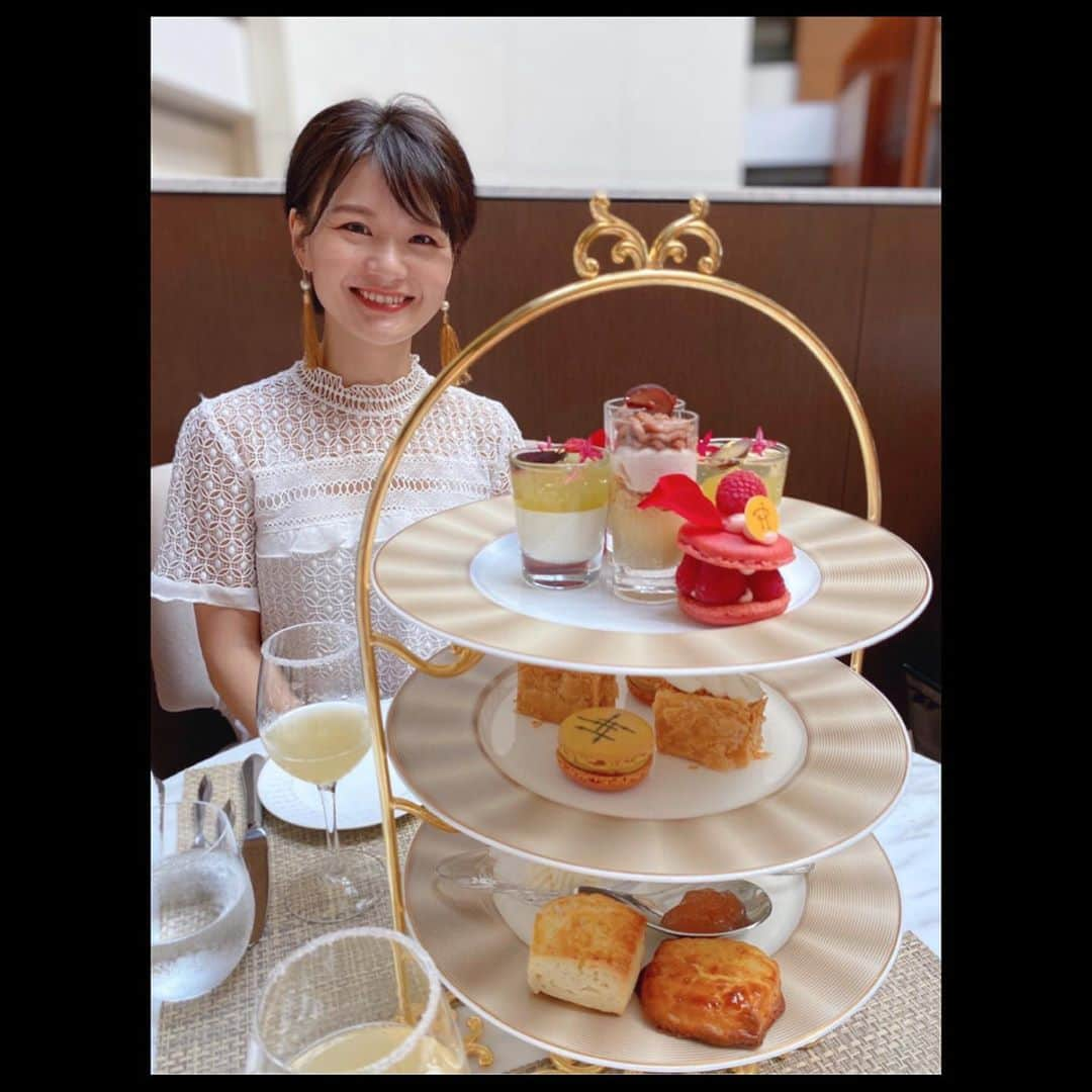 桜帆ゆかりさんのインスタグラム写真 - (桜帆ゆかりInstagram)「✨🍁🍐秋のafternoon tea🍇🌰✨ 色味も綺麗でちょこちょこ摘みながら至福の時😇  ◉綺麗なお庭に癒されながら、ななちゃんと楽しいひととき🙈💕今年もなーちゃんと栗食べれた🤤  ◉ピエールエルメコラボのアフタヌーンティー、NATURAglamで前後のヒカリ先生と🧘‍♀️✨受験時代、懐かしい話題で盛り上がりました✨今度ヒカリさんの夜のヨガ受けに行きまーす🙈  また来月よりNATURA glam経堂の日曜13時30分レッスンが復活となりまして、 9時30分〜/13時30分〜の2レッスンとなります🤩  お時間合えばぜひ日曜日お体動かしましょうーー♬  #afternoontea  #秋　#栗とぶどう　#pierreherme」9月29日 19時51分 - chahoroo93