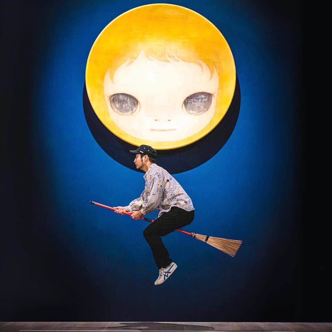 halnoさんのインスタグラム写真 - (halnoInstagram)「誰もいない美術館  #MoriArtMuseum 六本木ヒルズにある森美術館で行われている【STARS展:現代美術のスターたち】を特別に撮影（halnoとコラボ）させていただきました。 ・ 国際的に活躍し、今日、多様な地域や世代から高い評価を得るアーティスト6名の展示。 草間彌生さん、李禹煥（リ・ウファン）さん、宮島達男さん、村上 隆さん、奈良美智さん、杉本博司さん6名、まさにスーパーSTARS、こんな超大物アーティストが一堂に会する、壮観かつ圧巻の展覧会はなかなかお目にかかれません。 幸せな空間でした。 ・ The exhibition features six internationally active artists representing Japan who are highly regarded by various regions and generations. The other day I photographed them in an empty room at the Mori Art Museum.  ・ ・ #森美術館#未来と芸術展 #emptymoriartmuseum  ・ 超サンクス @dodanuki_shinichiro （森美術館広報・プロモーション担当） @kenta_soyoung （友達。少し痩せた方が良いよ） ・ #展示会場に箒を持って入場したら怒られるので注意ね。」9月29日 19時43分 - halno