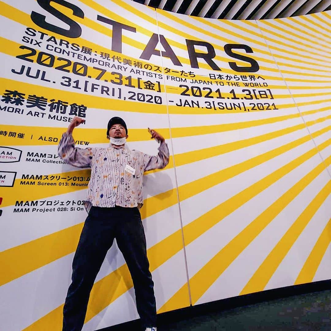 halnoさんのインスタグラム写真 - (halnoInstagram)「誰もいない美術館  #MoriArtMuseum 六本木ヒルズにある森美術館で行われている【STARS展:現代美術のスターたち】を特別に撮影（halnoとコラボ）させていただきました。 ・ 国際的に活躍し、今日、多様な地域や世代から高い評価を得るアーティスト6名の展示。 草間彌生さん、李禹煥（リ・ウファン）さん、宮島達男さん、村上 隆さん、奈良美智さん、杉本博司さん6名、まさにスーパーSTARS、こんな超大物アーティストが一堂に会する、壮観かつ圧巻の展覧会はなかなかお目にかかれません。 幸せな空間でした。 ・ The exhibition features six internationally active artists representing Japan who are highly regarded by various regions and generations. The other day I photographed them in an empty room at the Mori Art Museum.  ・ ・ #森美術館#未来と芸術展 #emptymoriartmuseum  ・ 超サンクス @dodanuki_shinichiro （森美術館広報・プロモーション担当） @kenta_soyoung （友達。少し痩せた方が良いよ） ・ #展示会場に箒を持って入場したら怒られるので注意ね。」9月29日 19時43分 - halno