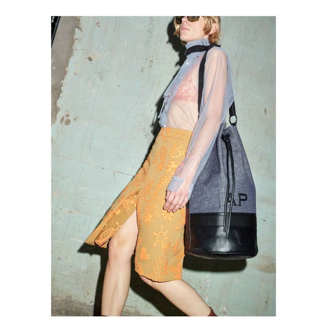 アンドレアポンピリオのインスタグラム：「LOOK19  ANDREA POMPILIO SS21 COLLECTION: THIS YEAR WOMENSWEAR IS "REBORN"🔥  #mfw #milanodigitalfashionweek #cameramoda #ANDREAPOMPILIO #SS21 #Womenswear #Menswear #Madeinitaly #Milano」