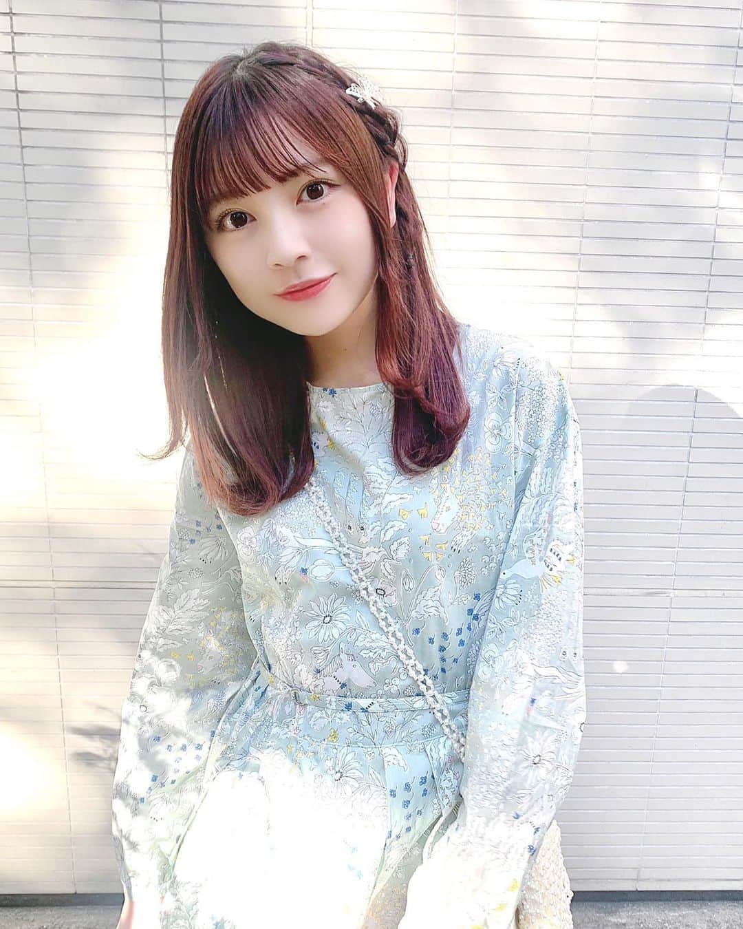 廣川奈々聖のインスタグラム：「早く着たかったワンピース 🐑♡﻿ ﻿ ﻿ 綺麗なミントカラーと、﻿ 細かいプリントに惹かれた¨̮ ﻿ ﻿ 中にブラウスとか着ても絶対かわいい〜 ﻿ ﻿ 綺麗なワンピース着ると心も穏やかになるよね﻿ ﻿ 長く大切に着ようって決めたお洋服☁️﻿ ﻿ ﻿ ﻿ ﻿ ﻿ ヘアアレンジは編み込みしてゆるく引き出しただけだけど、可愛くなったよ〜ꪔ̤̮﻿🦋 ﻿ ﻿ ﻿ ﻿ ﻿ ﻿ ﻿ #ななせのふく#haupia#ハウピア#ワンピース#秋コーデ#ootd#ヘアアレンジ#編み込みアレンジ#蝶々アクセサリー#バタフライアクセサリー#簡単ヘアアレンジ#ゆる巻き」