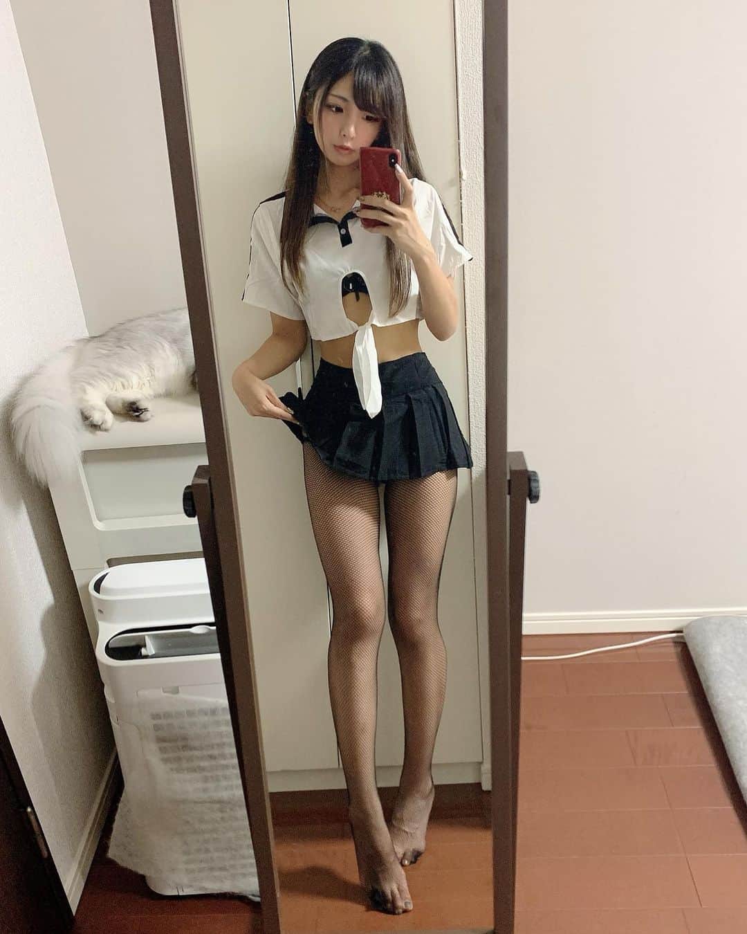 りっきゅんのインスタグラム：「. 網タイツ💕」