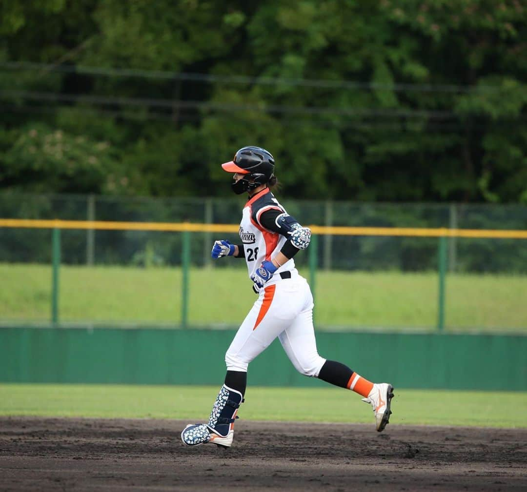 高塚南海さんのインスタグラム写真 - (高塚南海Instagram)「. . 女子プロ野球もやっと 有観客試合に👍🏻👍🏽👍🏼 . . ファンクラブ会員限定で 無料観戦できます!! . コロナで大変な時期ですが 球場でお待ちしております!! 優勝に向けて最後まで諦めずに 頑張りたいと思います💪 . . 応援宜しくお願いします😌 . #女子プロ野球 #やっと！ #有観客試合  #楽しみすぎる  ＊詳細はストーリーから飛べるようにニュースを貼り付けておりますのでそちらのご確認宜しくお願いします。 もしくはリーグ事務所へご連絡下さい👐」9月29日 20時05分 - southsea28