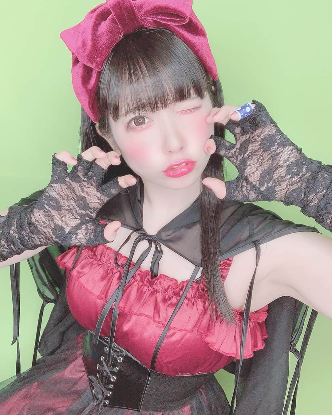 恋汐 りんごさんのインスタグラム写真 - (恋汐 りんごInstagram)「🖤 👻 🖤 👻 (Ｕ∩ 'ᴗ' ∩Ｕ)  #halloween  #halloweencostume  #japanese  #japaneseidol  #恋汐りんご #ハロウィン2020  #ハロウィン」9月29日 11時17分 - sioringogo