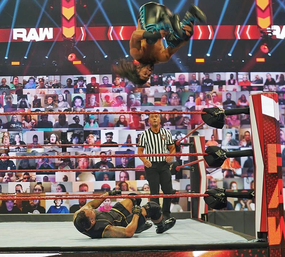 WWEさんのインスタグラム写真 - (WWEInstagram)「@aliwwe takes to the skies to help @kingricochet & @apollowwe get the win over #TheHurtBusiness. #WWERaw」9月29日 11時32分 - wwe