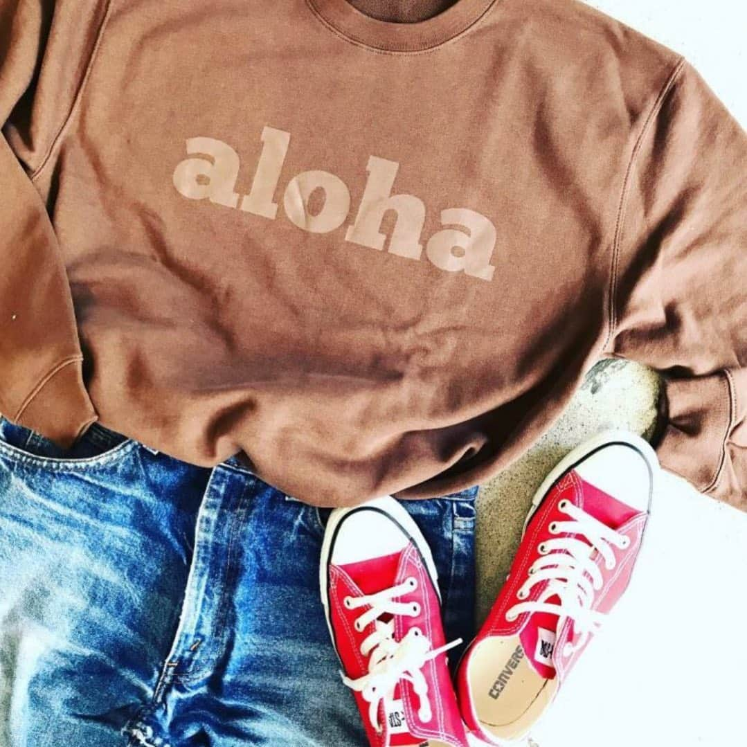 eight o eight さんのインスタグラム写真 - (eight o eight Instagram)「𓇬  aloha スウェット  ショートパンツと スウェットの コーデは  今の季節しか出来ない 貴重なコーデ  #beach #beachhouse #beachstyle #coastal #coastalliving #sea #shell #aloha #hawaii #California #ビーチハウス #ビーチインテリア #ハワイ #ハワイアン #アロハ #コースタル #ヒトデ #ビーチ #カリフォルニア #カリフォルニアインテリア#カリフォルニアスタイル#カリフォルニアライフ#カリフォルニア雑貨 #雑貨」9月29日 11時37分 - 808store