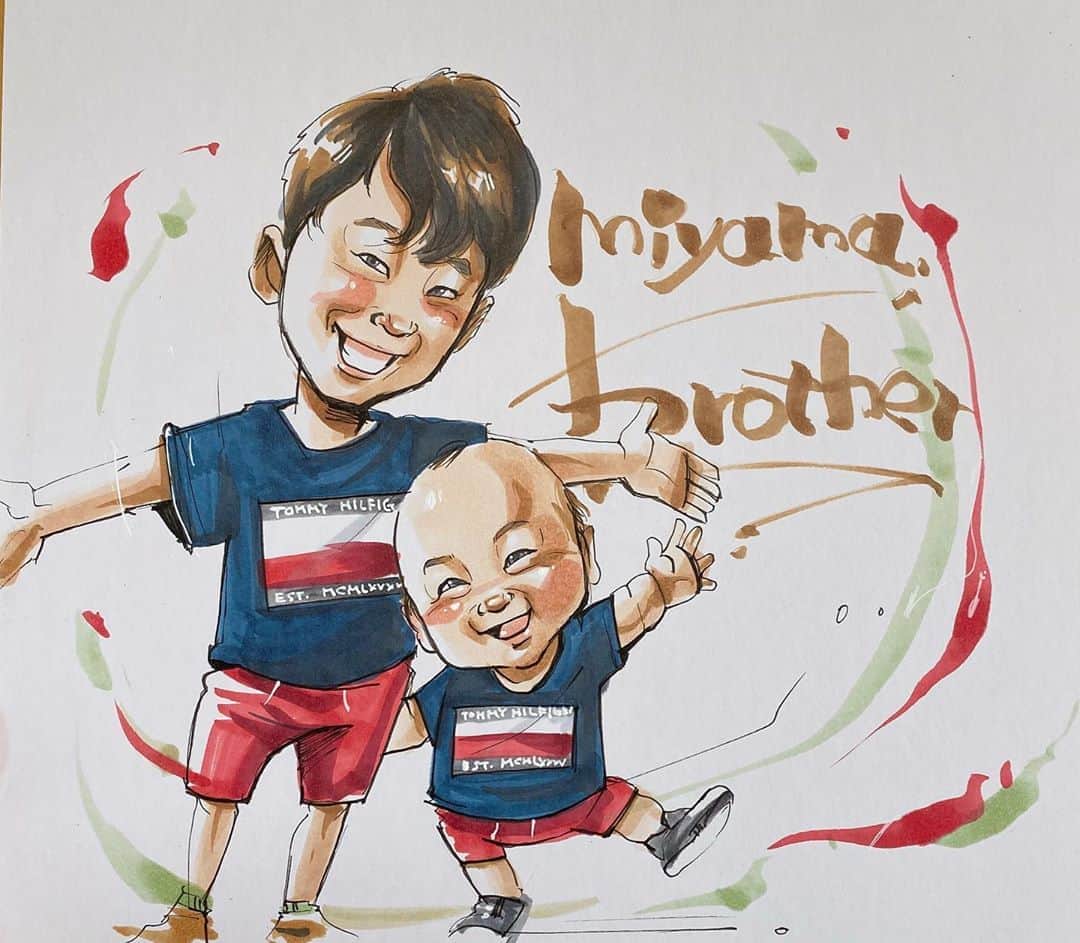 似顔絵★𝗚𝗢𝗥𝗜𝗞𝗜𝗡𝗚のインスタグラム：「. . . 同じ方からの二枚目❤️ . . . #gorikingの小洒落てみたシリーズ で、 こちらはご友人様へ⭐️✨　 . . お子様お二人でお揃いコーデして ニッコリ😊😊❤️❤️❤️ . . 可愛すぎる😍💕  ご依頼ありがとうございました🙇‍♀️✨ . . ❌❌現在は、予約受付終了してます❌❌ 。 . . .  2020年度ご予約のお客✨ 現在75番までの方へ案内中です🌟✨💕 DMの確認いただきgmailへ返信宜しくお願い致します🙇‍♀️🌟✨✨ . . . .  次回の予約応募は、2020年のご予約分を書き終える予定の 来年春から夏頃の、、、予定です。 ※あくまでも予定なので前後します🙇‍♀️ . . . .  オーダー再開の際には 人数制限あるため必ず予約ができるわけではございません。 そのことも踏まえた上で 次回ご検討いただけると嬉しいです(^^) . . また、結婚式の使用を考えてくださる方も多いです✨  前々からお伝えしていますが、 基本的に予約順に対応しているため、 近々の納期を希望される方は、 対応できないこともあるので、 あらかじめご了承ください💦 . . . . . ※今回予約が取れた方へ※ . .  写真がまだ用意できてない、入金が遅れそうなど、状況により、順番が前後することもございます‼️ あらかじめご了承ください。 。 . . . また、芸能人、キャラクターのオーダー、パロディ風オーダーはお断りしています。  芸能人については、ご本人様に直接プレゼントなどはOKです。 . . . . . . 💰料金表は過去投稿記事みてね❤💰 . . . . . ➡️ハッシュタグ⇨ goriking117料金表2019⬅️ . . ✨✨✨✨✨✨✨✨✨✨✨✨✨✨✨✨ @by.goriking のアカウントでは、 過去書かせて頂いたお客様方からの、 似顔絵のその後のお写真をいただき、 投稿しております^ - ^❤️❤️ 玄関に飾ってある似顔絵、 渡した瞬間のお写真、 ご本人とのお写真などなど💕 いろんな場面でのお写真お待ちしております^ - ^✨⭐️ . . . .  #似顔絵#pencildrawing#drawing#pencil#illust#painting#art#artwork#絵描きさんと繋がりたい#似顔絵師#gorikingの似顔絵屋さん#仲良し家族#仲良し兄弟#兄弟子供#ブラザーズ#brothers#kids#kids_japan#comicart#anime#animeart#comicartist#animejapan」