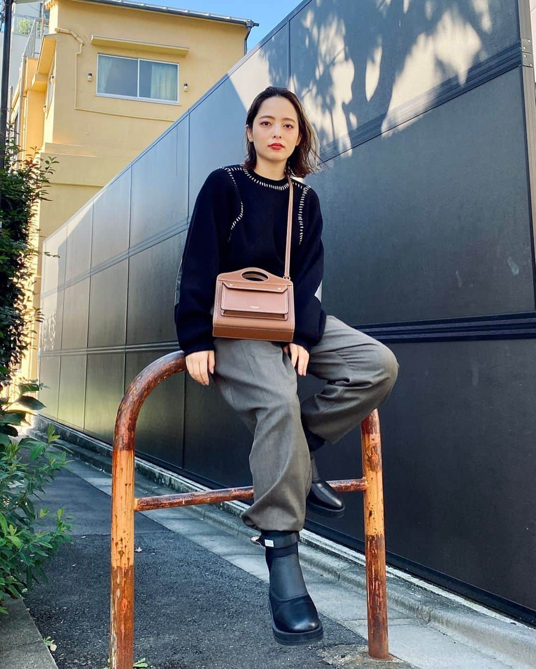 Licaxxxさんのインスタグラム写真 - (LicaxxxInstagram)「秋だね🍂 tops @soduk_official  pants @togaarchives  boots @togaarchives  bag @burberry  #ThePocketBag #Burberry」9月29日 11時53分 - licaxxx1