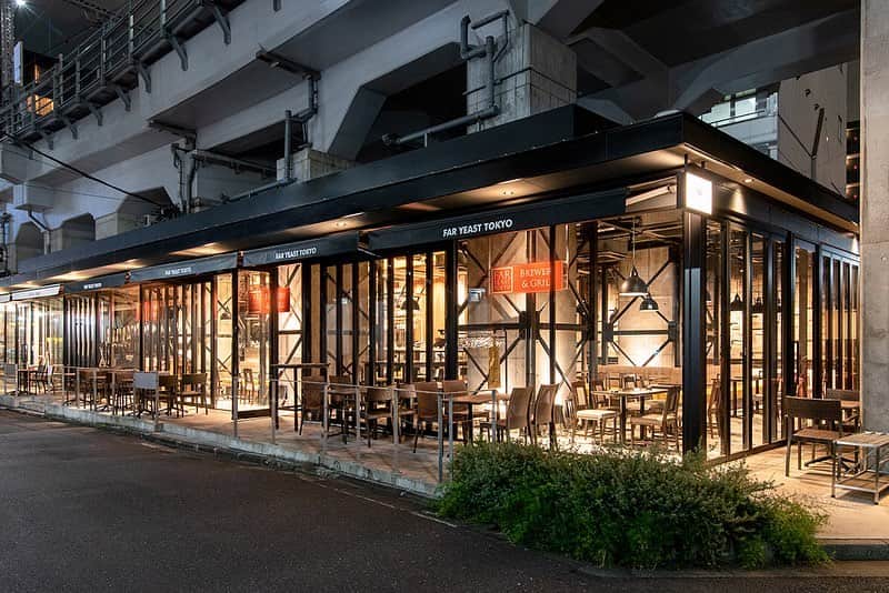 のインスタグラム：「<渋谷から五反田へ>﻿ ﻿ 渋谷2丁目で3年間ご愛顧いただきました﻿ 「Far Yeast Tokyo Craft Beer & Bao」﻿ は10/14(水)より、ブルワリーを併設した新たな直営店﻿ ===========================﻿ 「Far Yeast Tokyo Brewery & Grill」﻿ ===========================﻿ として "五反田" にグランドオープンいたします。﻿  @faryeasttokyo  ﻿ ------------------------﻿ 席もフードも充実﻿ ------------------------﻿ ビールラインナップはもちろん、席数も渋谷の直営店の約5倍の105席となっており、テラス席も約30席。﻿ フードメニューもグリル料理を中心により充実。﻿ 幻の和牛「尾崎牛」もご用意しております。﻿ ﻿ 仕事終わりにふらっと一杯立ち寄ったり、普段使いから、デートや会食など幅広いシーンでお楽しみいただけます。﻿ ﻿ -------------------﻿ 300Lの醸造所﻿ -------------------﻿ 店内にはブルワリーも併設されており、準備が整い次第稼働予定です（2021年1月頃の見込み）。﻿ ブルワリー稼働後は店内醸造した限定ビールもラインナップ予定。﻿ また、山梨にある自社工場・Far Yeast源流醸造所で仕込むには生産量が少なすぎる、小規模で実験的なビールの醸造や、飲食店様などから依頼をいただくオリジナルビール醸造のニーズへの対応など、当社の東京醸造所として活用していく予定です。﻿ ﻿ --------------------------﻿ 記念ビールリリース﻿ --------------------------﻿ 今年開発されたばかりの新種ホップ「Talus（タラス）」を使った、乾杯の一杯目にふさわしいドリンカブルでホップの華やかな香りが楽しめるグランドオープン記念ビールも限定リリースいたします。﻿ ﻿ ﻿ ﻿ 熱海、福岡にある他直営店同様、自治体や政府のガイドラインに従った十分な新型コロナ感染防止策を講じ、9月18日（金）よりプレオープン営業をスタートしておりまので、お近くにお越しの際はぜひお立ち寄りください。﻿ ﻿ 再び、FAR YEASTの旗艦店として、皆様とお会いできるのを楽しみにしております。﻿ ﻿ ﻿ ﻿ ---------﻿ ﻿ 店舗名　：Far Yeast Tokyo Brewery & Grill﻿ 　　　　（ファーイーストトーキョー ブルワリーアンドグリル）﻿ ﻿ 住所　　：東京都品川区西五反田1-15-6﻿ ﻿ アクセス：JR山手線五反田駅徒歩3分 / 都営浅草線五反田駅徒歩5分﻿ 　　　　　東急池上線大崎広小路駅徒歩3分 ﻿ ﻿ 営業時間：平日 11:30～15:00、17:00～23:00﻿ 　　　　　土日 11:30～23:00﻿ 　　　　　※状況により変更の可能性ございます﻿ ﻿ 定休日　：無休﻿ ﻿ 座席　　：最大105席（店内75席、テラス席30席）﻿ 　　　　　※当面は席数を減らして営業いたします。﻿ ﻿ #faryeasttokyo﻿ #faryeastbrewing #faryeast #fyb #beer #beerpics #beerlover #beerstagram #beertography #craftbeerlife #beergeek #beerblog #craftbeergeek #ilovebeer #beerhunter #hophead #beertime #cheers #craftbeer #craftbeerlife #ビール #ビアハンター #ビアスタグラム #地ビール #クラフトビール好き #ビール好き #ビアスタグラマー #ビール愛好家 #ビール部 #クラフトビール」