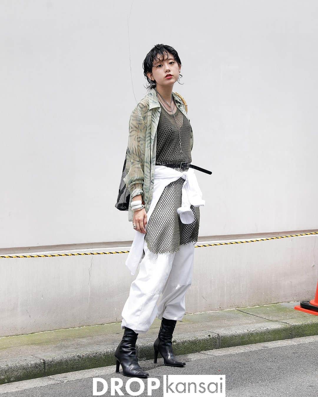 Droptokyoさんのインスタグラム写真 - (DroptokyoInstagram)「KANSAI STREET STYLES @drop_kansai  #streetstyle#droptokyo#kansai#osaka#japan#streetscene#streetfashion#streetwear#streetculture#fashion#関西#大阪#ストリートファッション#fashion#コーディネート#tokyofashion#japanfashion Photography: @abeasamidesu」9月29日 12時00分 - drop_tokyo