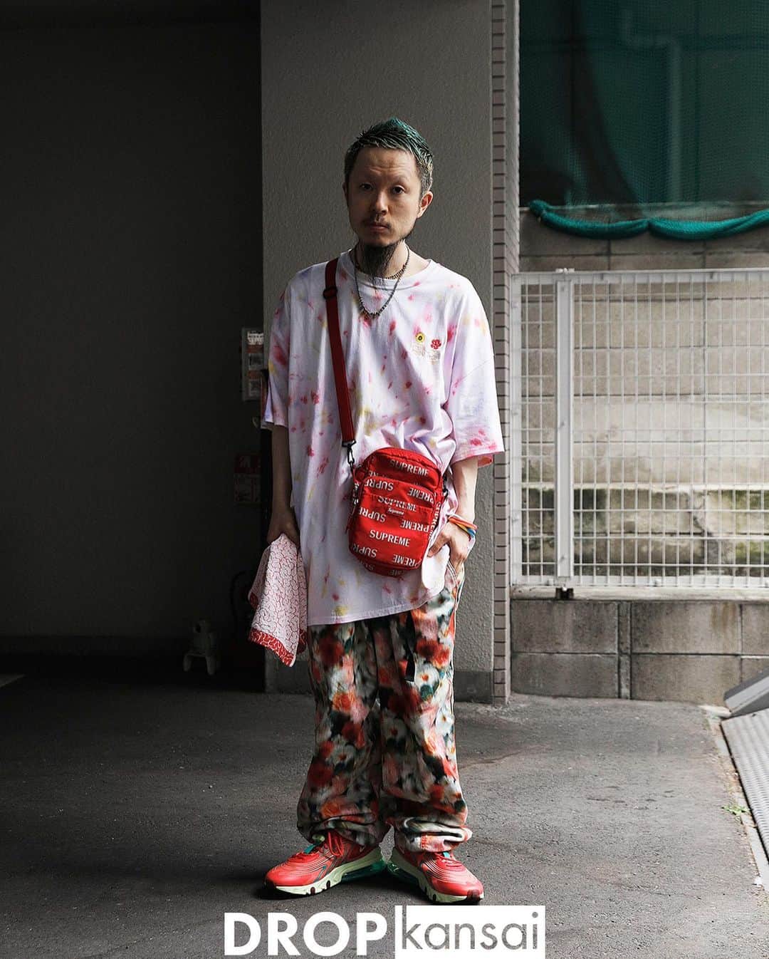 Droptokyoさんのインスタグラム写真 - (DroptokyoInstagram)「KANSAI STREET STYLES @drop_kansai  #streetstyle#droptokyo#kansai#osaka#japan#streetscene#streetfashion#streetwear#streetculture#fashion#関西#大阪#ストリートファッション#fashion#コーディネート#tokyofashion#japanfashion Photography: @abeasamidesu」9月29日 12時00分 - drop_tokyo