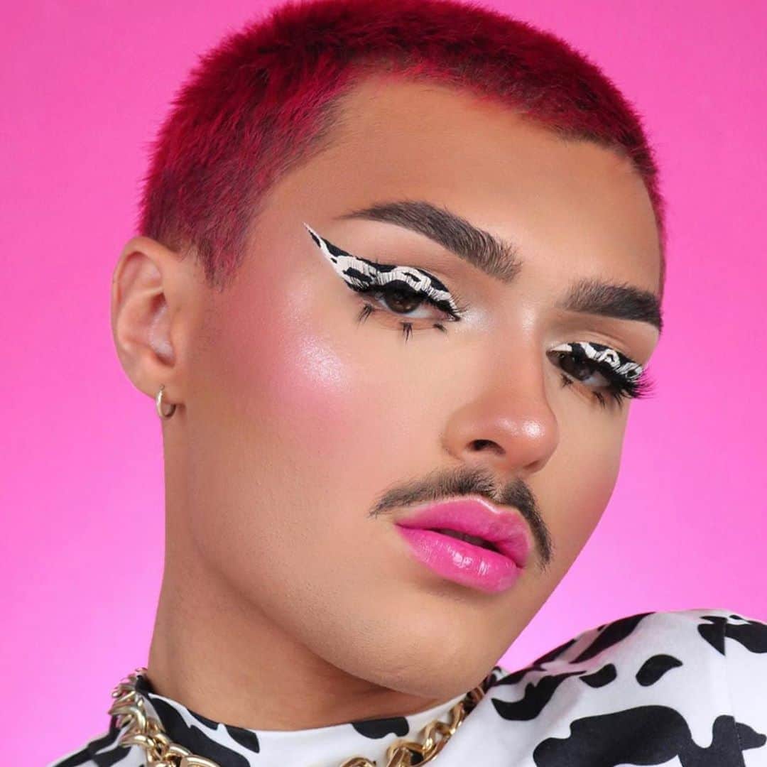 Jeffree Star Cosmeticsさんのインスタグラム写真 - (Jeffree Star CosmeticsInstagram)「MOO💕 @_andreacimatti used our #velourliquidlipstick in the shade Prom Night to create this pink lip 🌟#jeffreestarcosmetics」9月29日 12時02分 - jeffreestarcosmetics