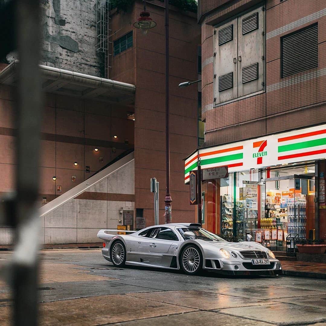 CARLiFESTYLEさんのインスタグラム写真 - (CARLiFESTYLEInstagram)「Going to 711 with an CLK GTR. 😮 Photo by @aaronchungphoto #carlifestyle」9月29日 12時17分 - carlifestyle