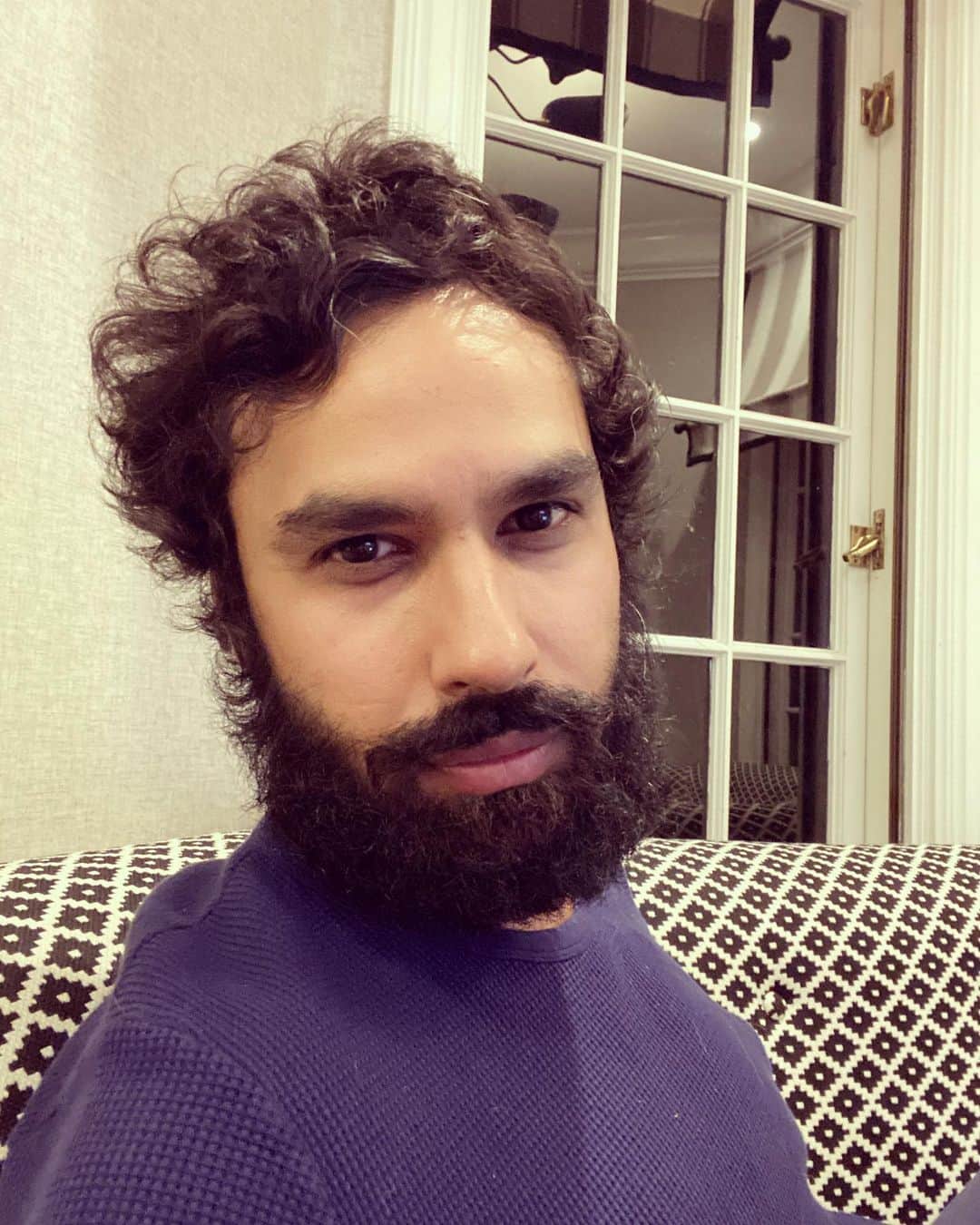 クナル・ネイヤーのインスタグラム：「It’s literally got a life of its own... best nickname wins my respect. #fearthebeard」