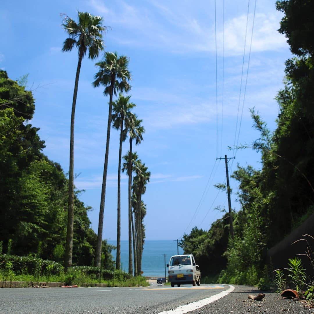 愛知県田原市さんのインスタグラム写真 - (愛知県田原市Instagram)「After all, even after summer is over!! * 夏がおわってもやっぱりここ！ * #軽トラでぷらーっと行きたくなる #ロンビ #透き通る海 と #青空 から #たくさん元気もらおう！ #ロングビーチ　#カコソラ #たはら暮らし #渥美半島#田原市#伊良湖岬#伊良湖#赤羽根 #tahara#irago#akabane#サーフィン#surfing#田舎暮らし#日々の暮らし #休日の過ごし方#スローライフ」9月29日 12時38分 - tahara_kurashi