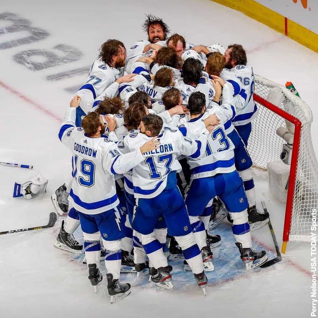 ABC Newsさんのインスタグラム写真 - (ABC NewsInstagram)「STANLEY CUP CHAMPS! The Tampa Bay Lightning celebrate winning the Stanley Cup in six games against the Dallas Stars.」9月29日 12時39分 - abcnews