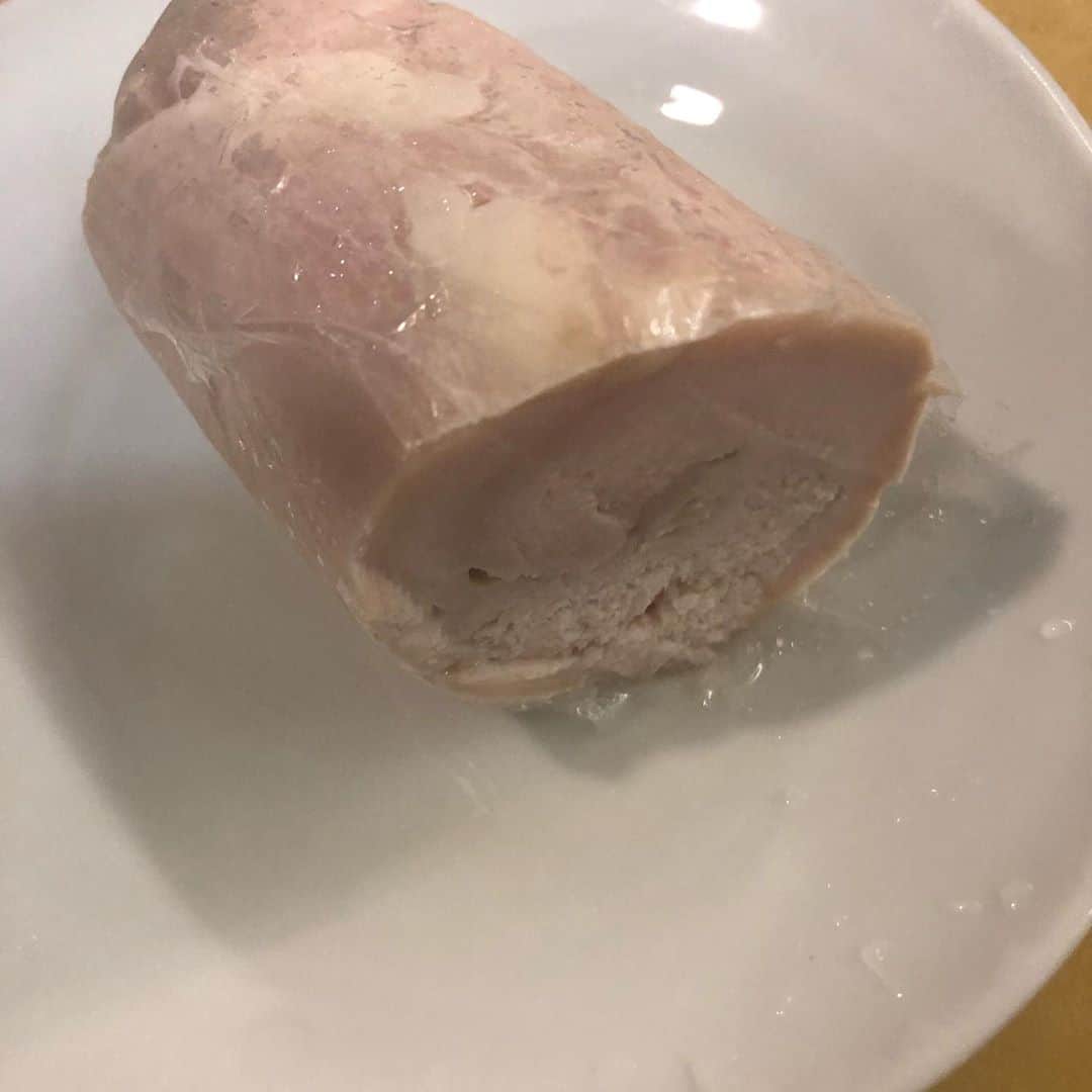 大和田獏さんのインスタグラム写真 - (大和田獏Instagram)「自作の鶏胸肉ハムのサラダ！ #ばくめし」9月29日 12時44分 - bakuowada