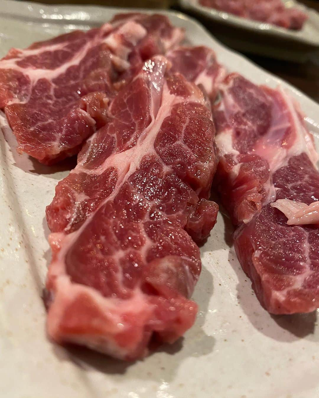 ニッチロー'さんのインスタグラム写真 - (ニッチロー'Instagram)「今日は肉の日  日本一の焼肉の街から  【ろくなもんじゃねぇ】さん  飯田駅からすぐの場所にありこの看板が目を引きます！  お肉はろくなものだらけ！  レバーの網脂巻きは絶対に頼んじゃう  マントや豚カシラが普通にメニューにあるのが飯田焼肉の特徴です！  さあ！今夜は焼肉🥩  #日本一の焼肉の街 #ろくなもんじゃねぇ  #ろくもん #飯田市 #飯田焼肉 #焼肉 #肉の日 #飯田市グルメ #飯田焼肉大使  #プロ焼肉選手 #ニッチロー' #ニックロー #ニッチ飯 #yakiniku  #yakinikucity  #iidacity」9月29日 12時53分 - nicchiro5.1